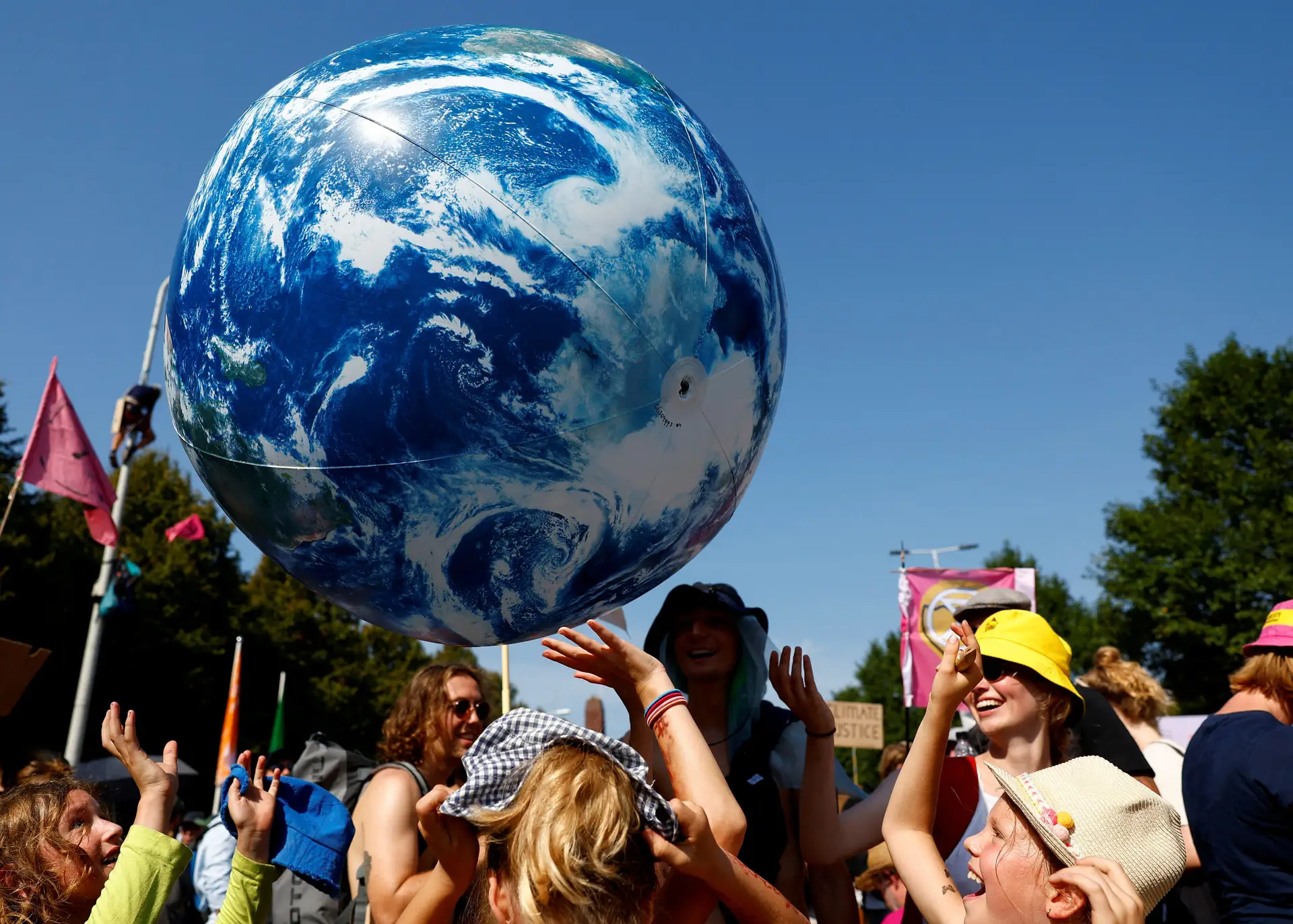 Quatro nascimentos e duas mortes por segundo: quantas pessoas haverá no mundo em 2025?