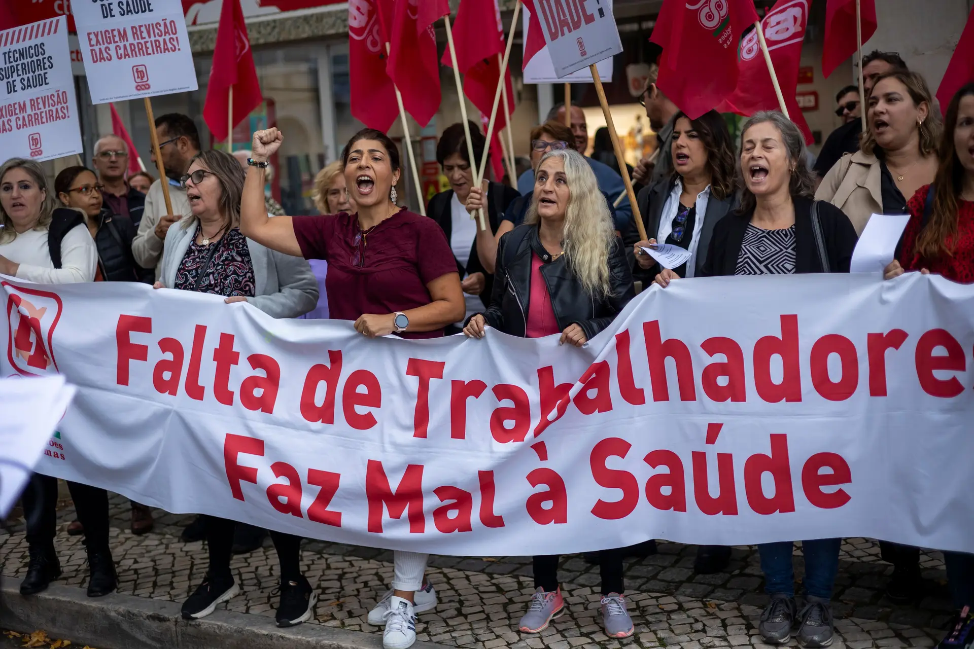 Sindicatos da Função Pública admitem "ir para a rua" caso Governo não aproxime posições