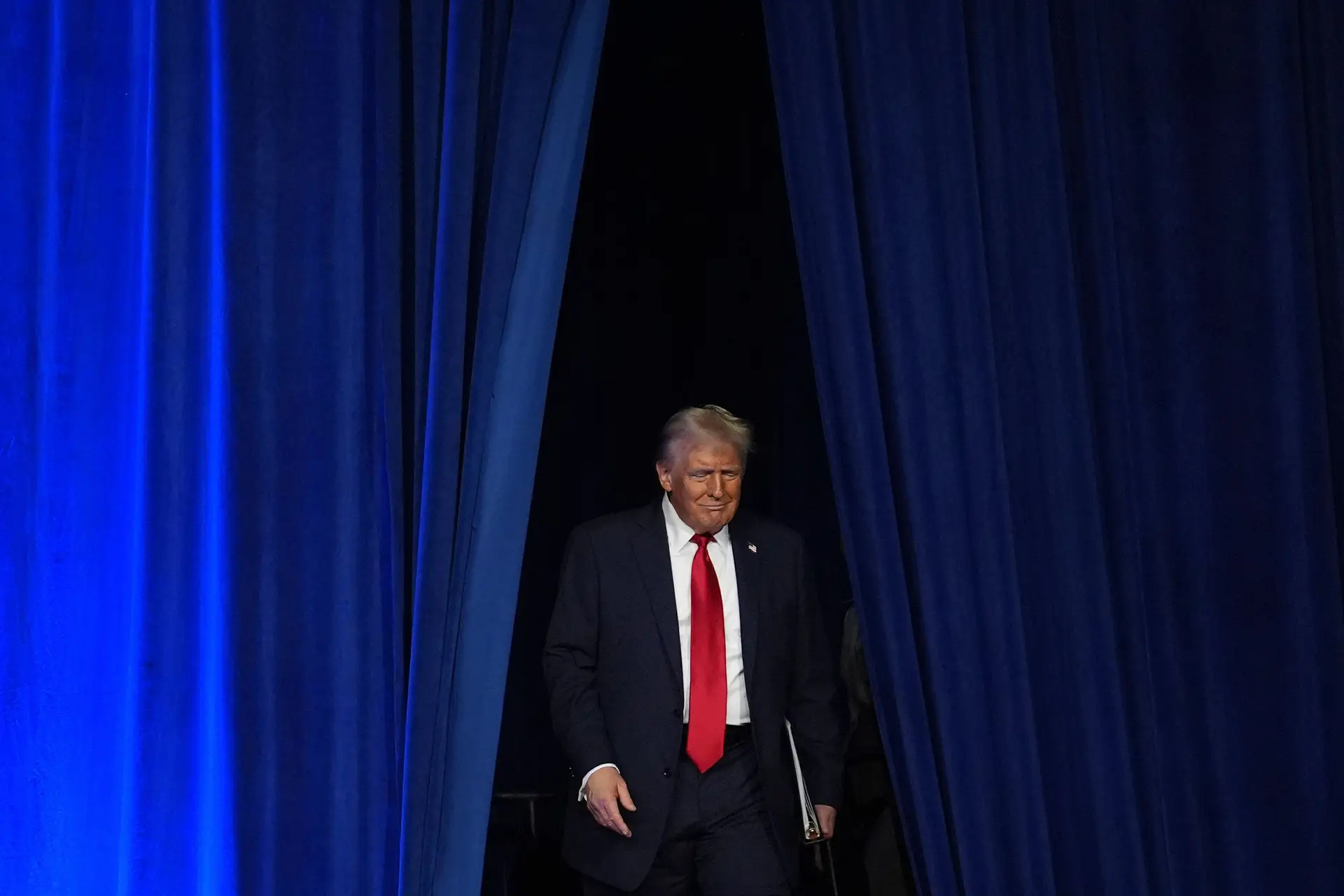 Trump vai assistir à reabertura da catedral de Notre-Dame em Paris