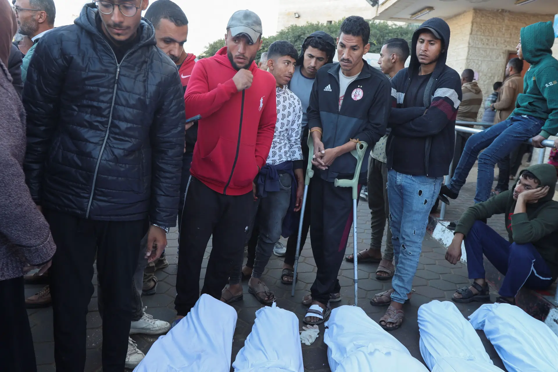 Mais de 70 palestinianos morreram em bombardeamentos em Gaza