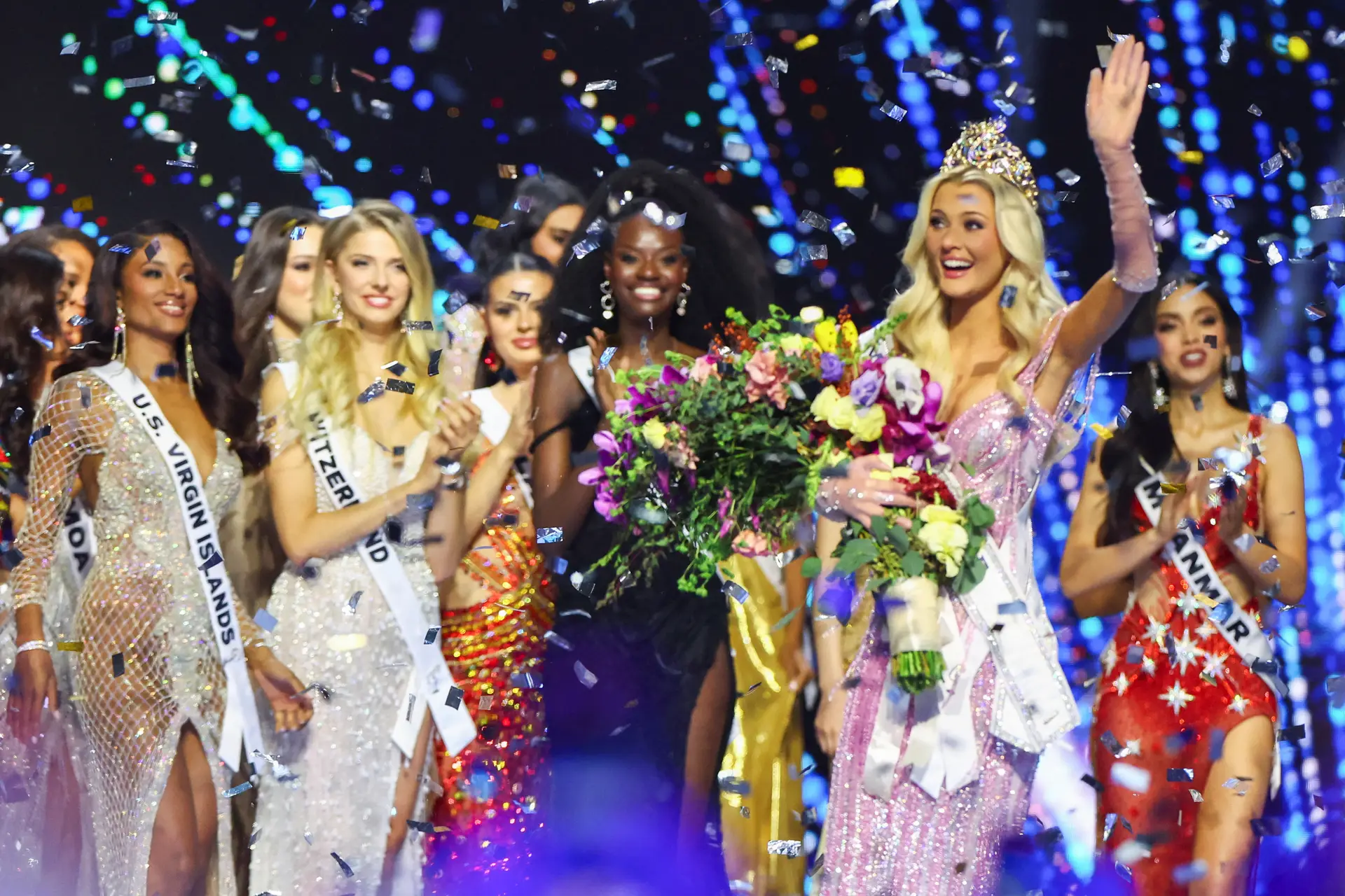 Dinamarquesa coroada Miss Universo no México, onde pela primeira vez mães participaram na competição