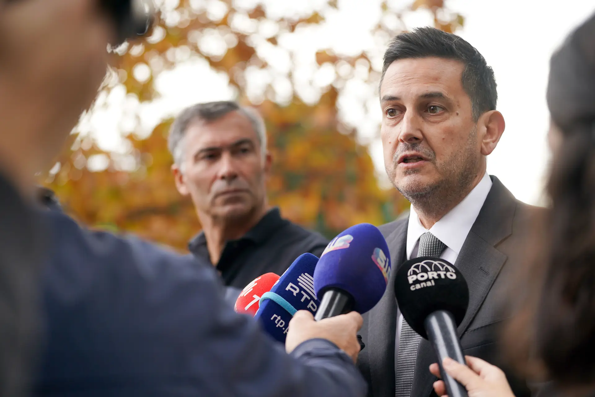 Rui Rocha pede demissão do presidente do INEM e de secretária de Estado da Saúde