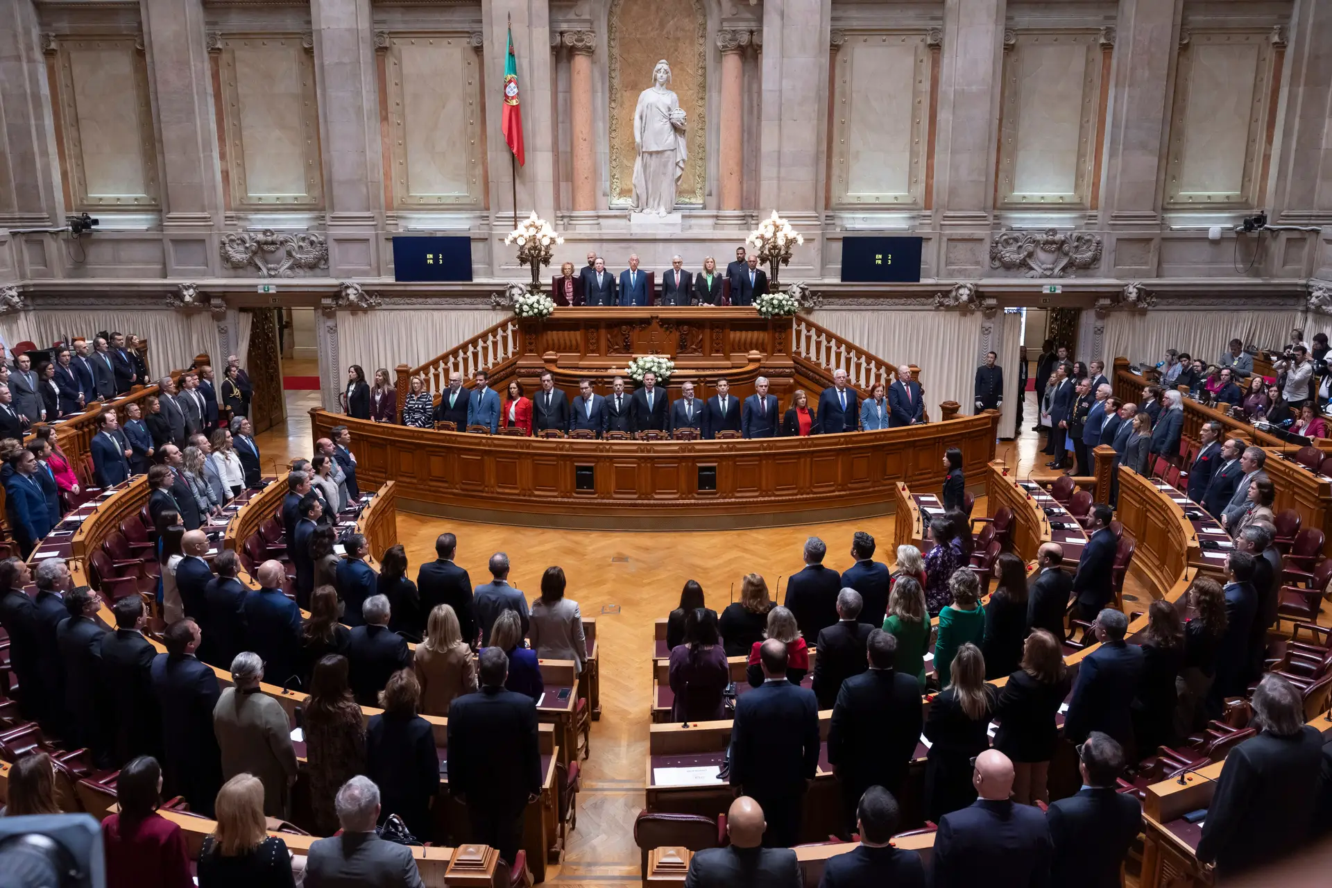 PS pede para esta quarta-feira debate de urgência no Parlamento sobre instabilidade no SNS