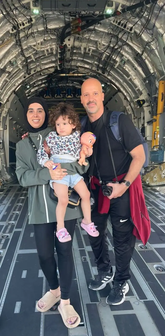 João Sousa, a mulher e a filha de partida do Líbano para Portugal, setembro de 2024