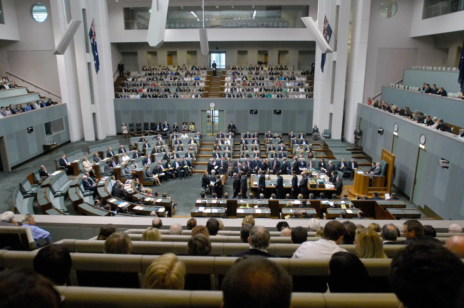 Deputados australianos dão luz verde à proibição de redes sociais a menores de 16 anos