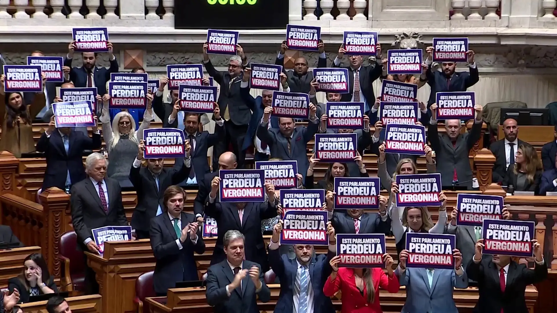 1.º Orçamento do Estado de Montenegro aprovado graças à abstenção (sem surpresa) do PS