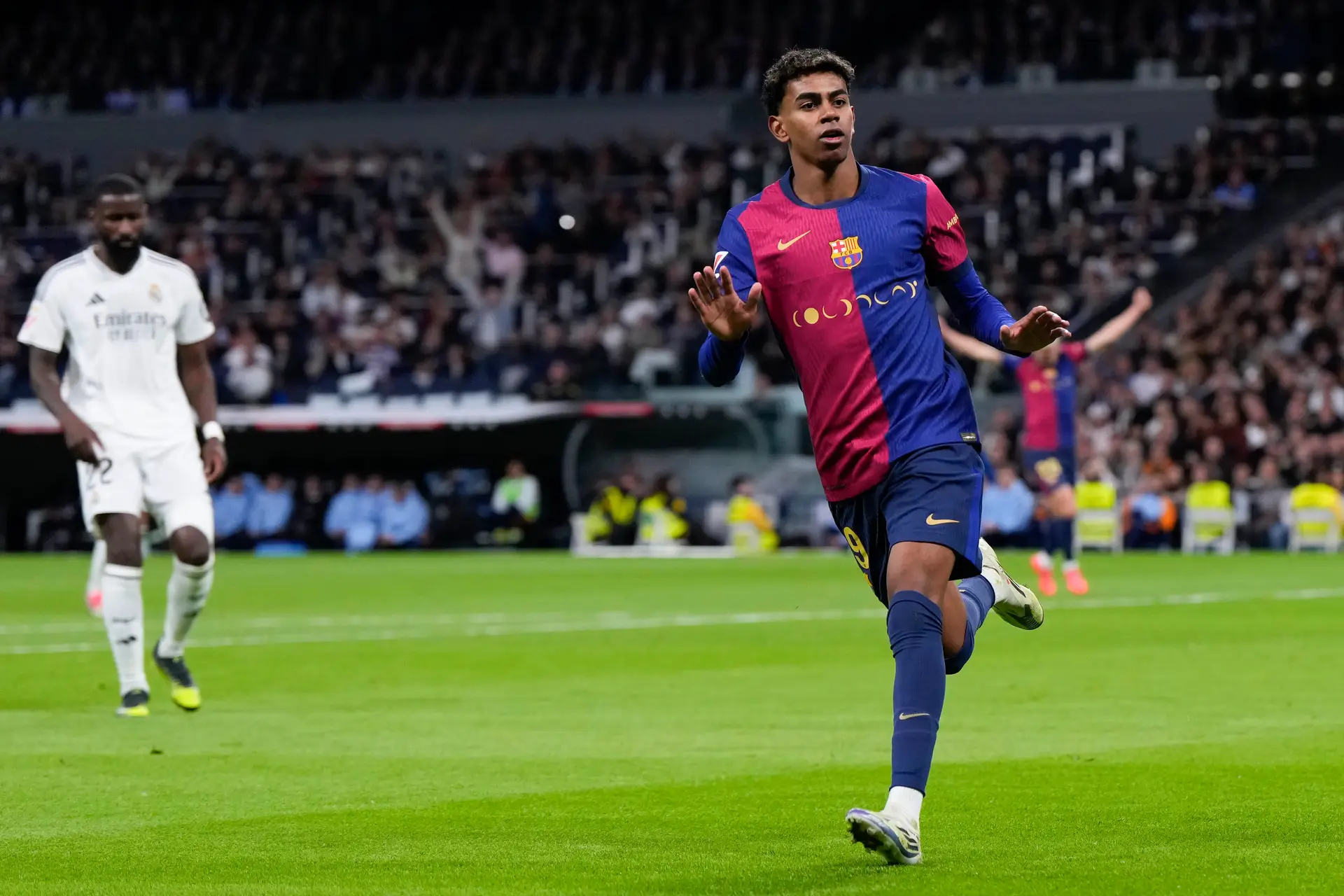 Jovem prodígio Lamine Yamal renova com o FC Barcelona até 2031