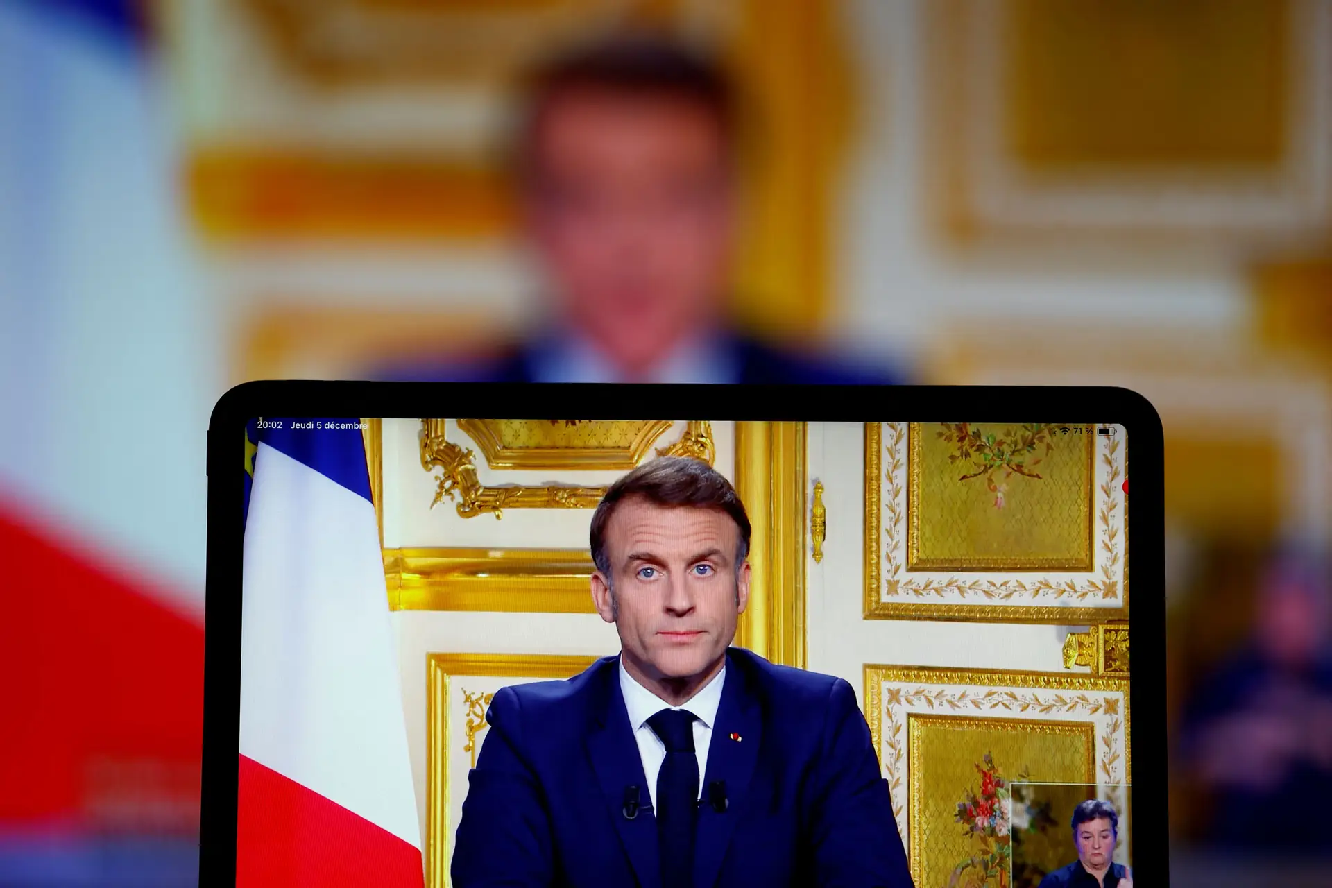 Macron fala aos franceses após queda do Governo