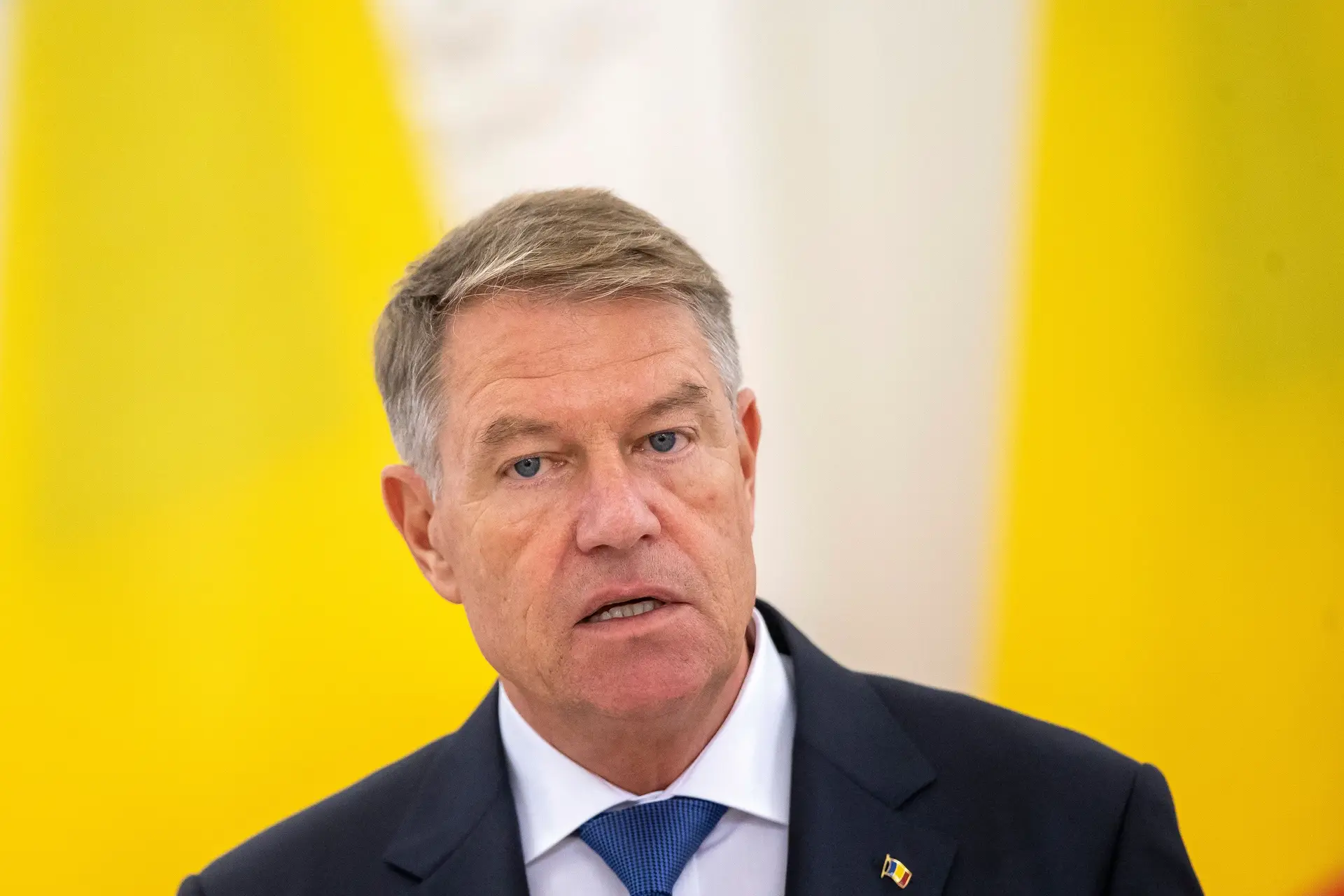 Presidente europeísta da Roménia vai manter-se no cargo até à eleição do sucessor