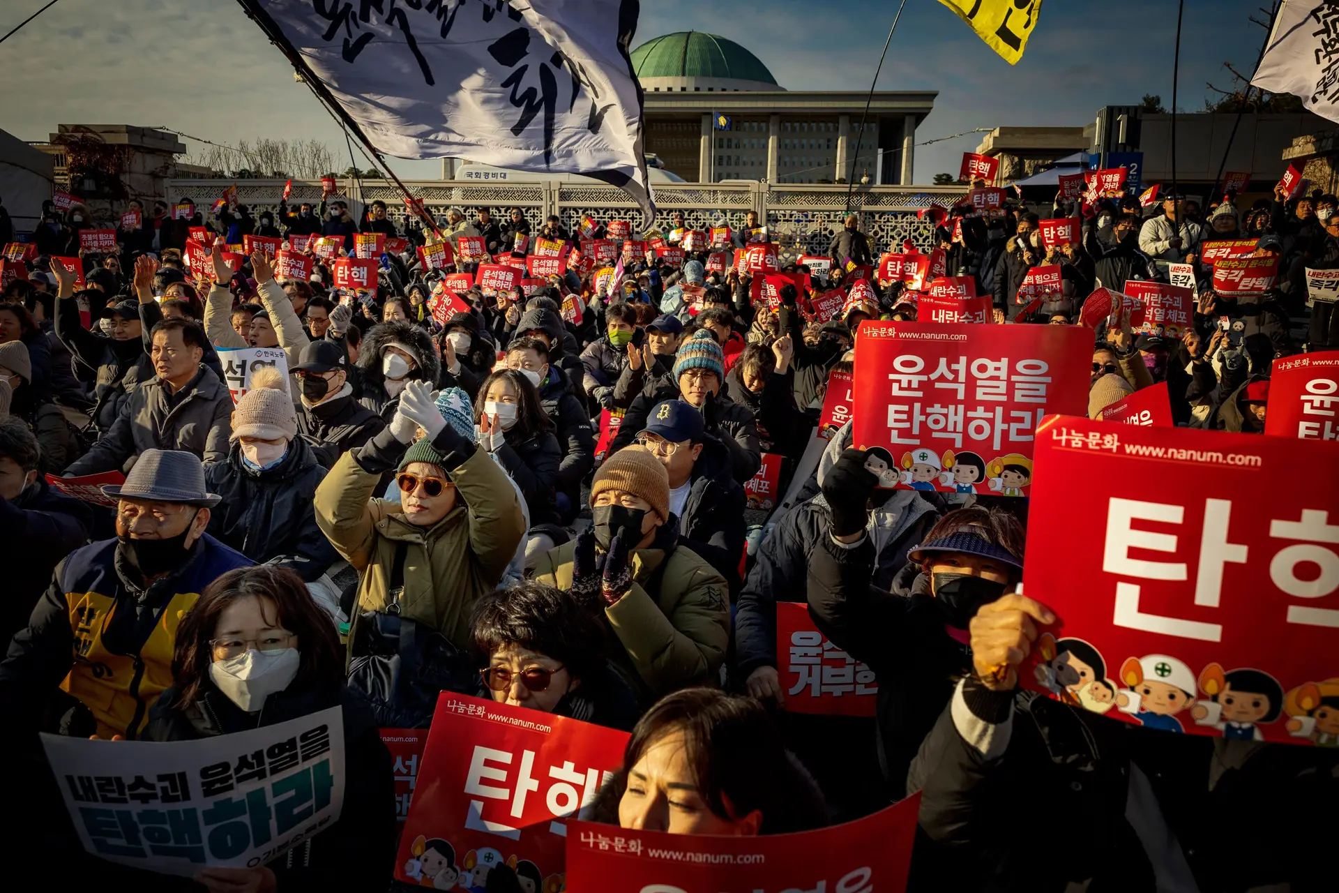 Coreia do Sul: Presidente enfrenta moção de destituição, manifestações em Seul