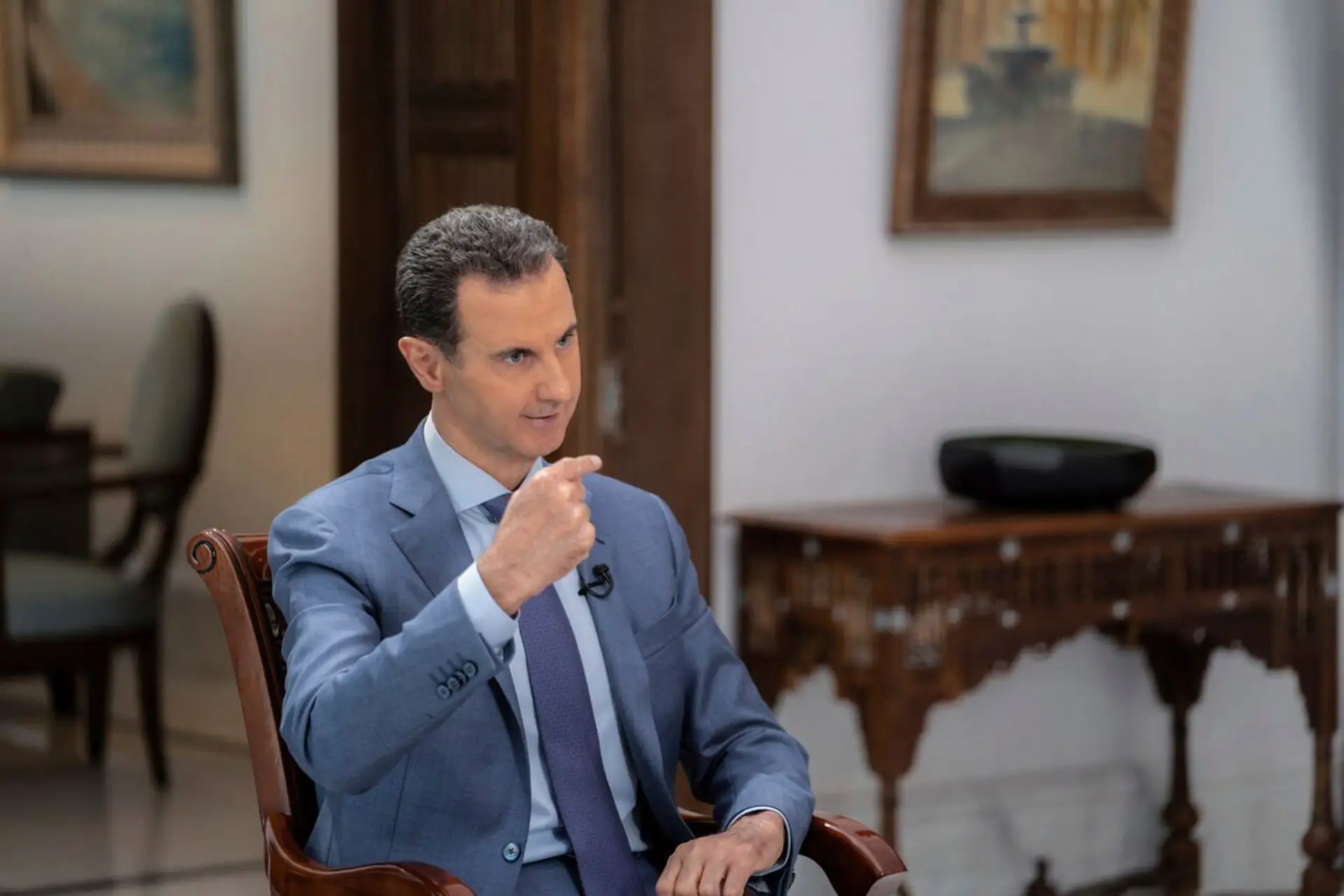 Rebeldes sírios mostram coleção com dezenas de carros de luxo de Bashar al-Assad