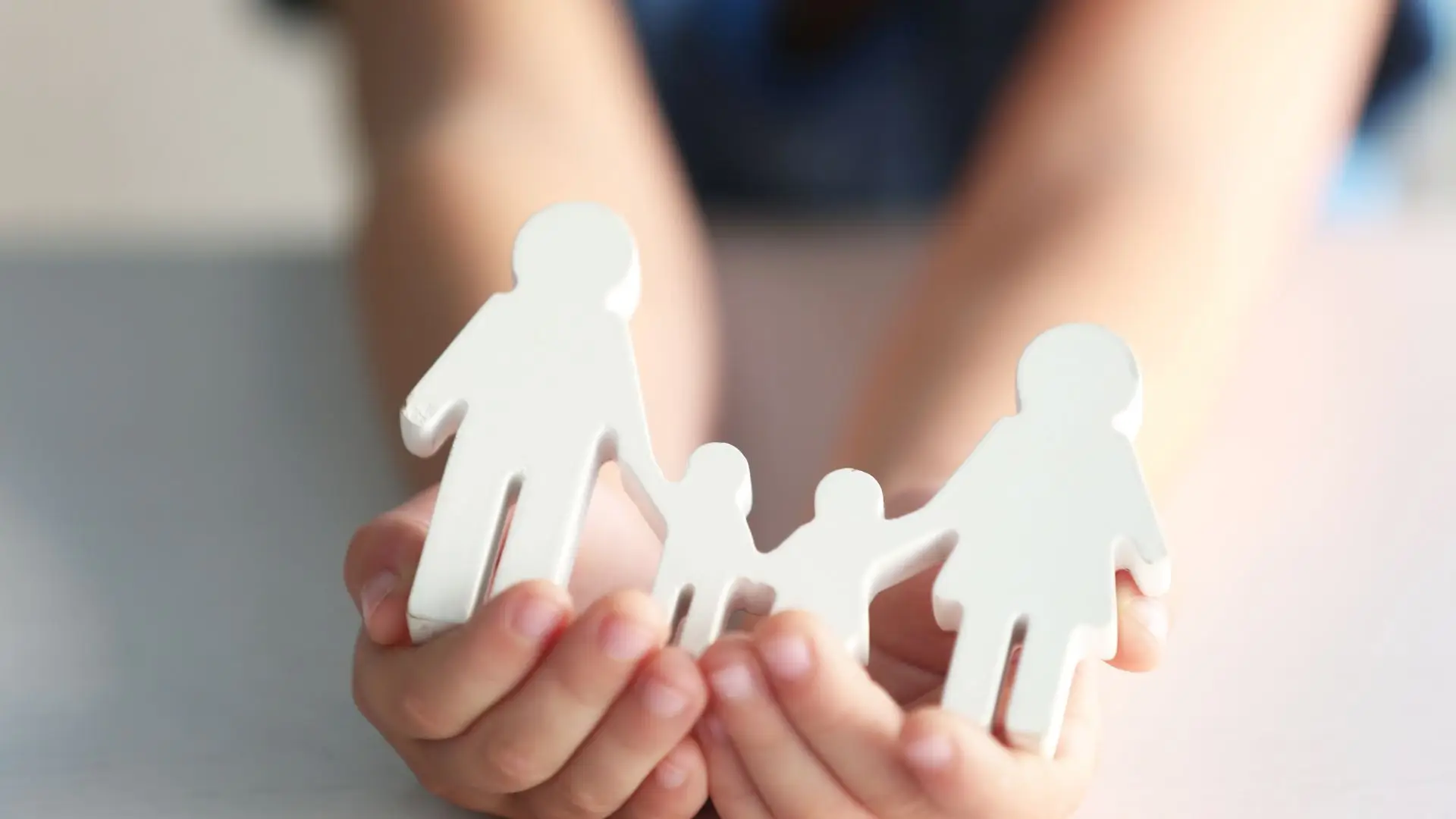 PS quer que famílias de acolhimento possam adotar quando for do "interesse das crianças"