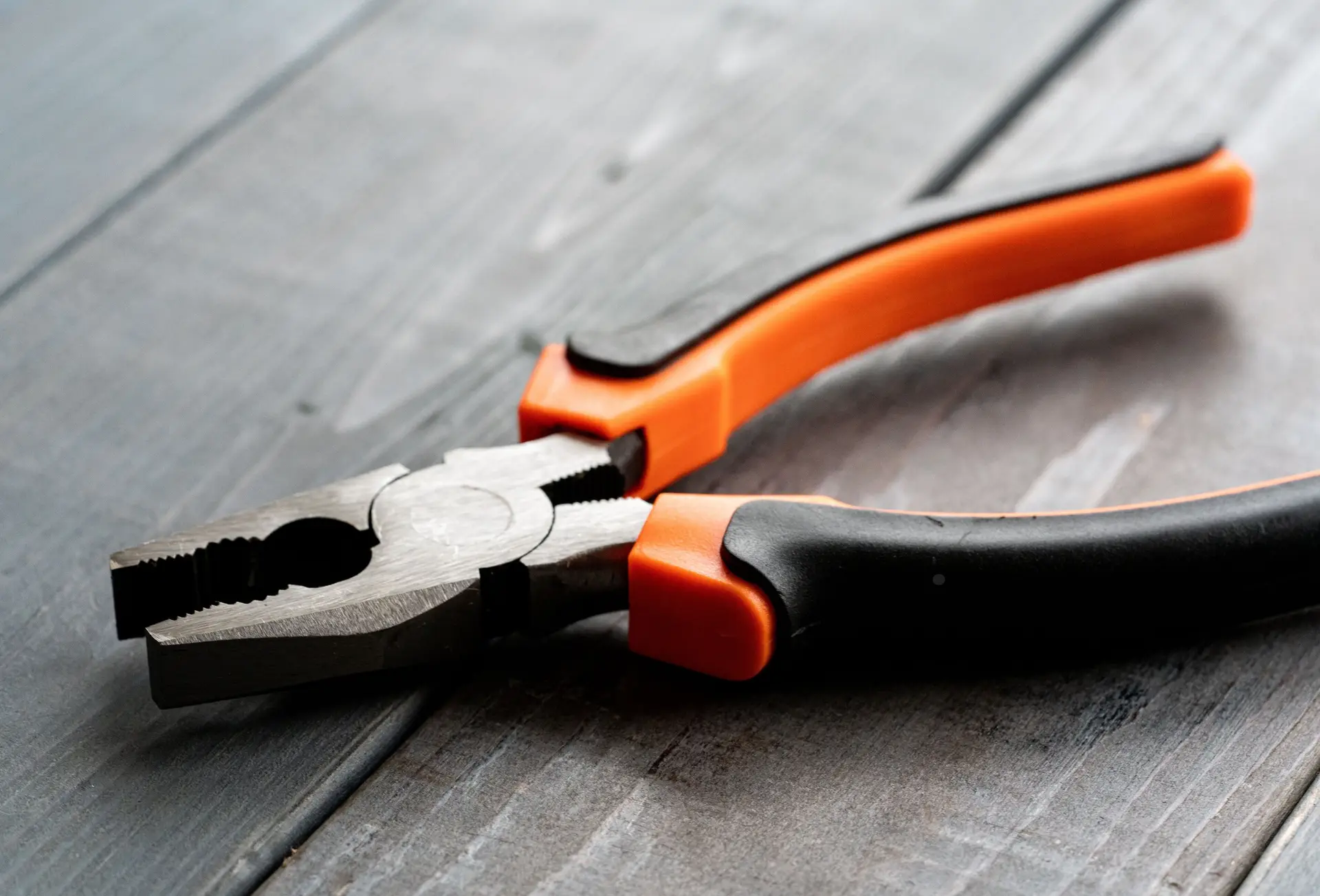 Amadora: ataca com alicate para roubar 15 euros