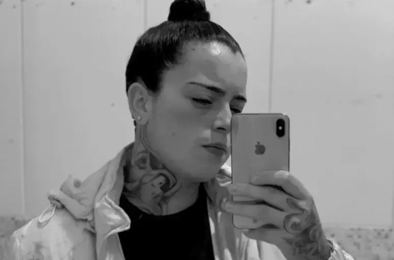 Jovem distrai-se com telemóvel e morre após queda de 22.º andar
