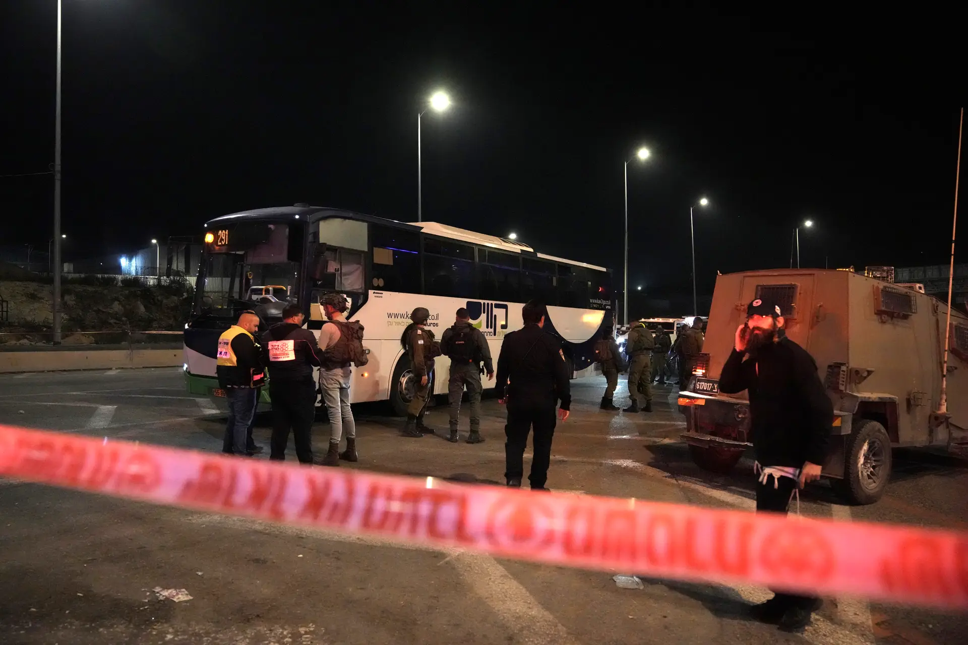 Autocarro foi alvo de ataque na Cisjordânia