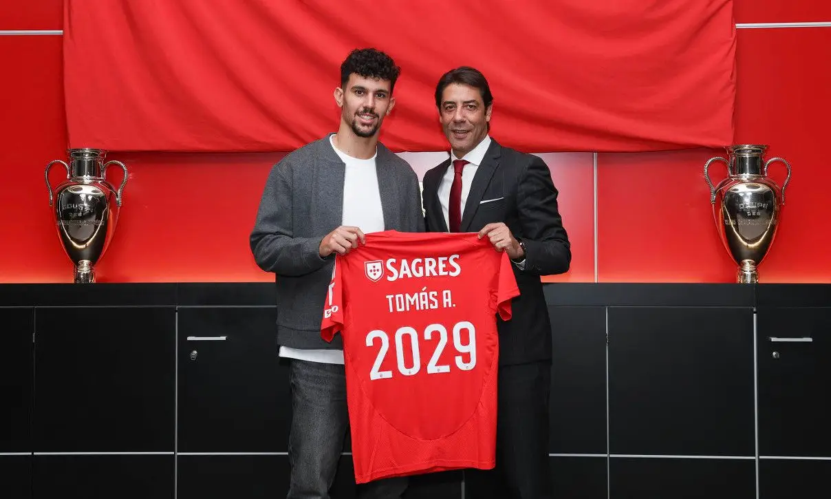 Tomás Araújo renova com Benfica até 2029