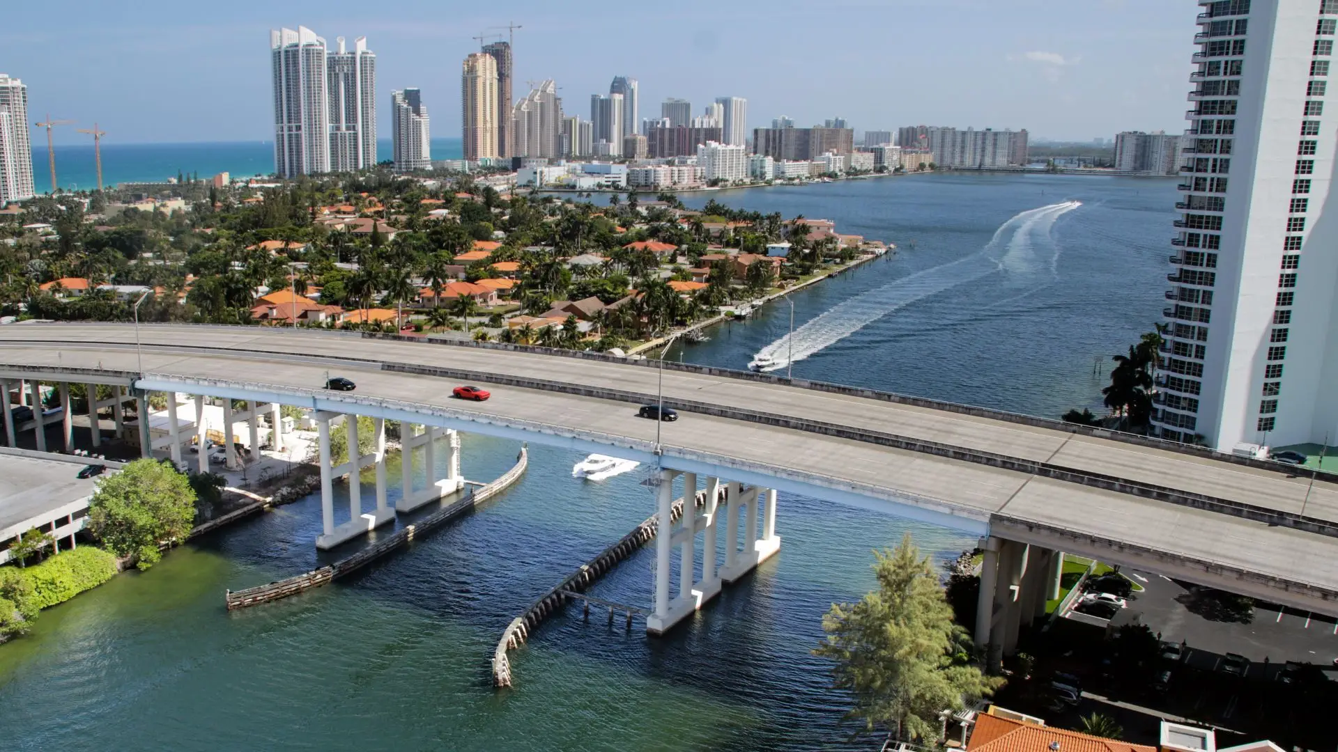 Mais de 30 condomínios de luxo e hotéis estão a afundar em praias da Florida