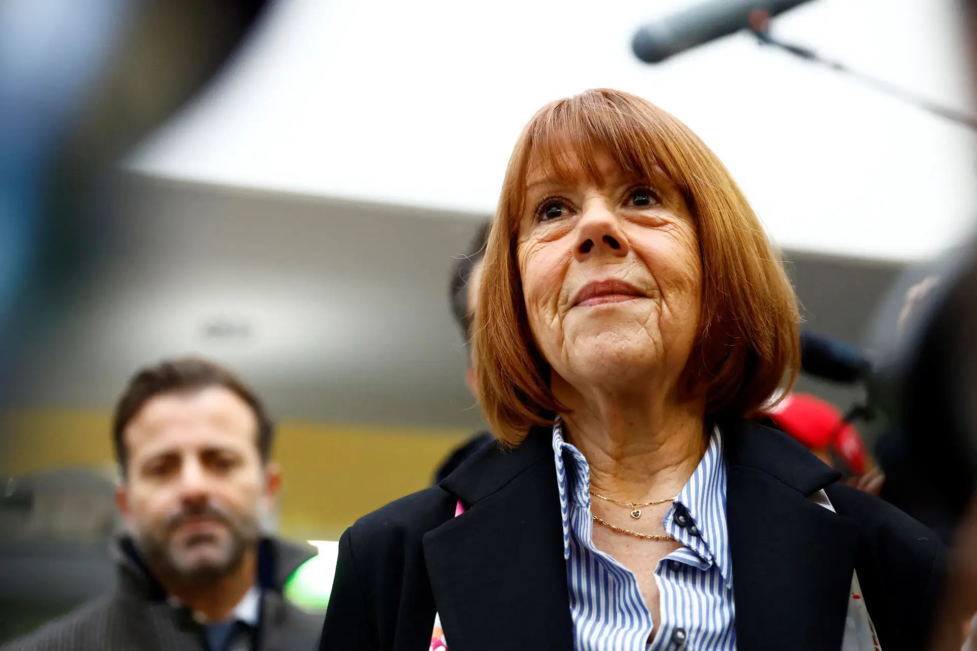 Um símbolo de força e coragem: Gisèle Pelicot vai publicar livro de memórias
