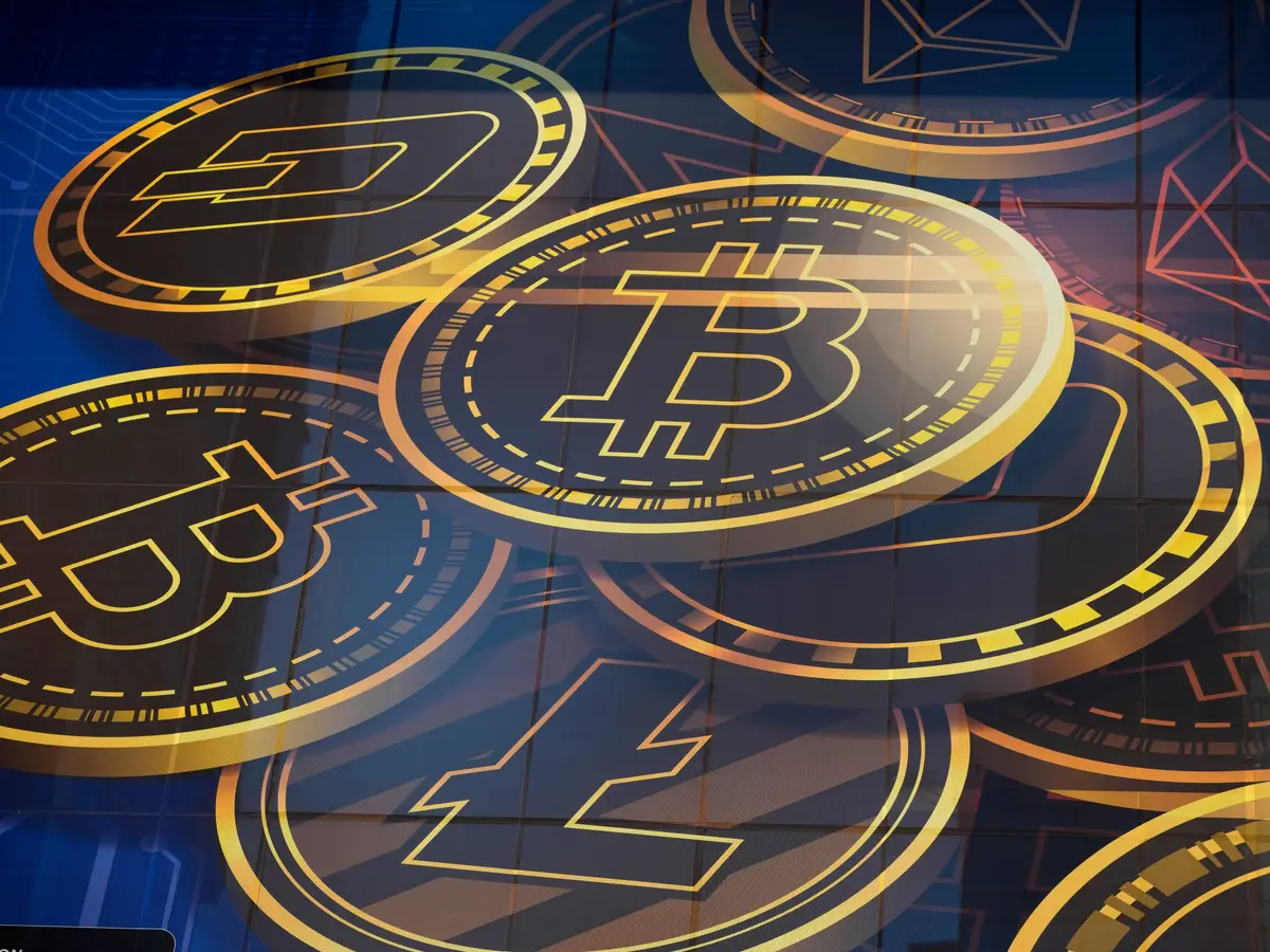 Bitcoin cai mais de 2% para o nível mais baixo desde abril - SIC Notícias