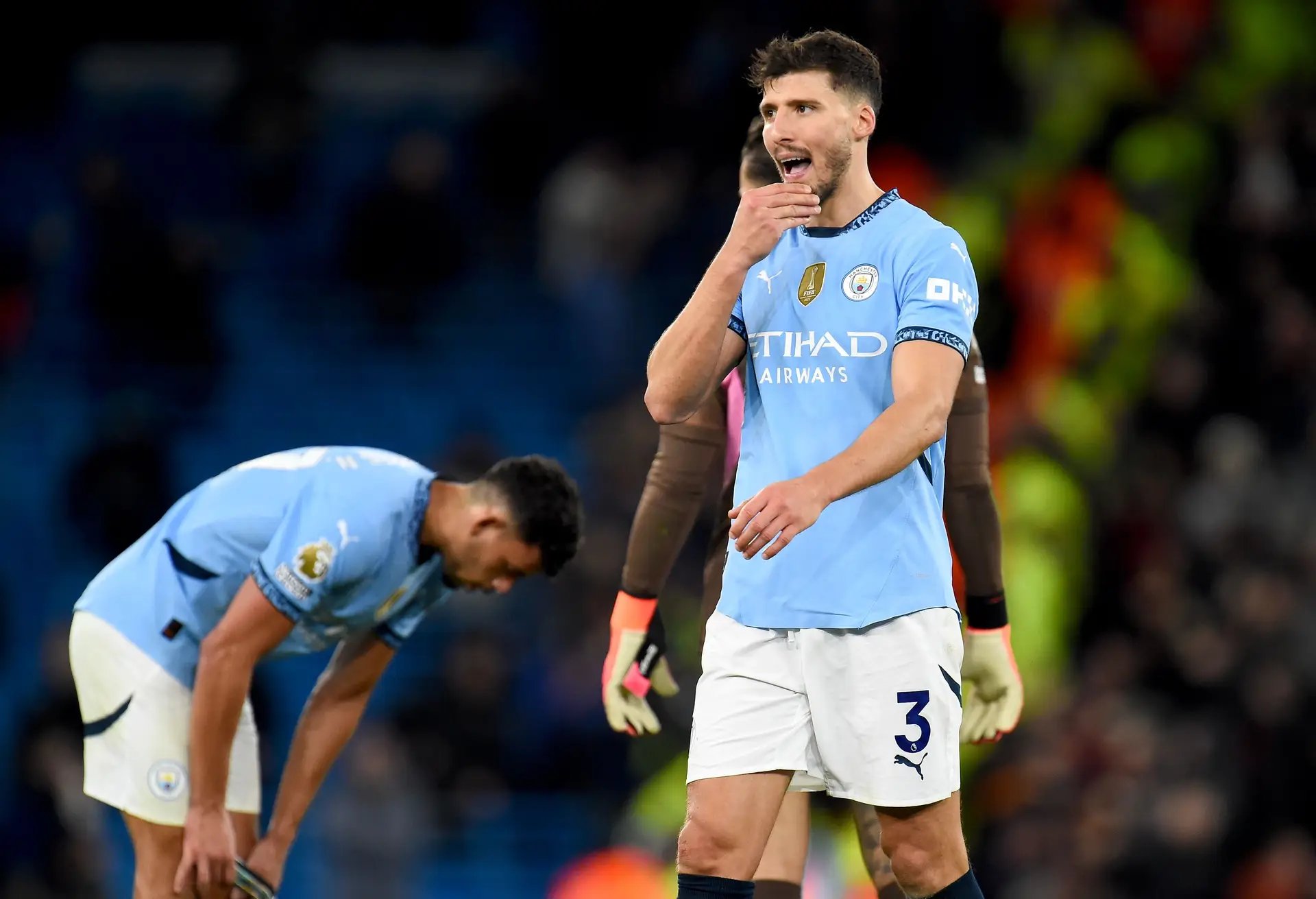 Dor de cabeça para Guardiola: Rúben Dias desfalca Manchester City nas próximas semanas