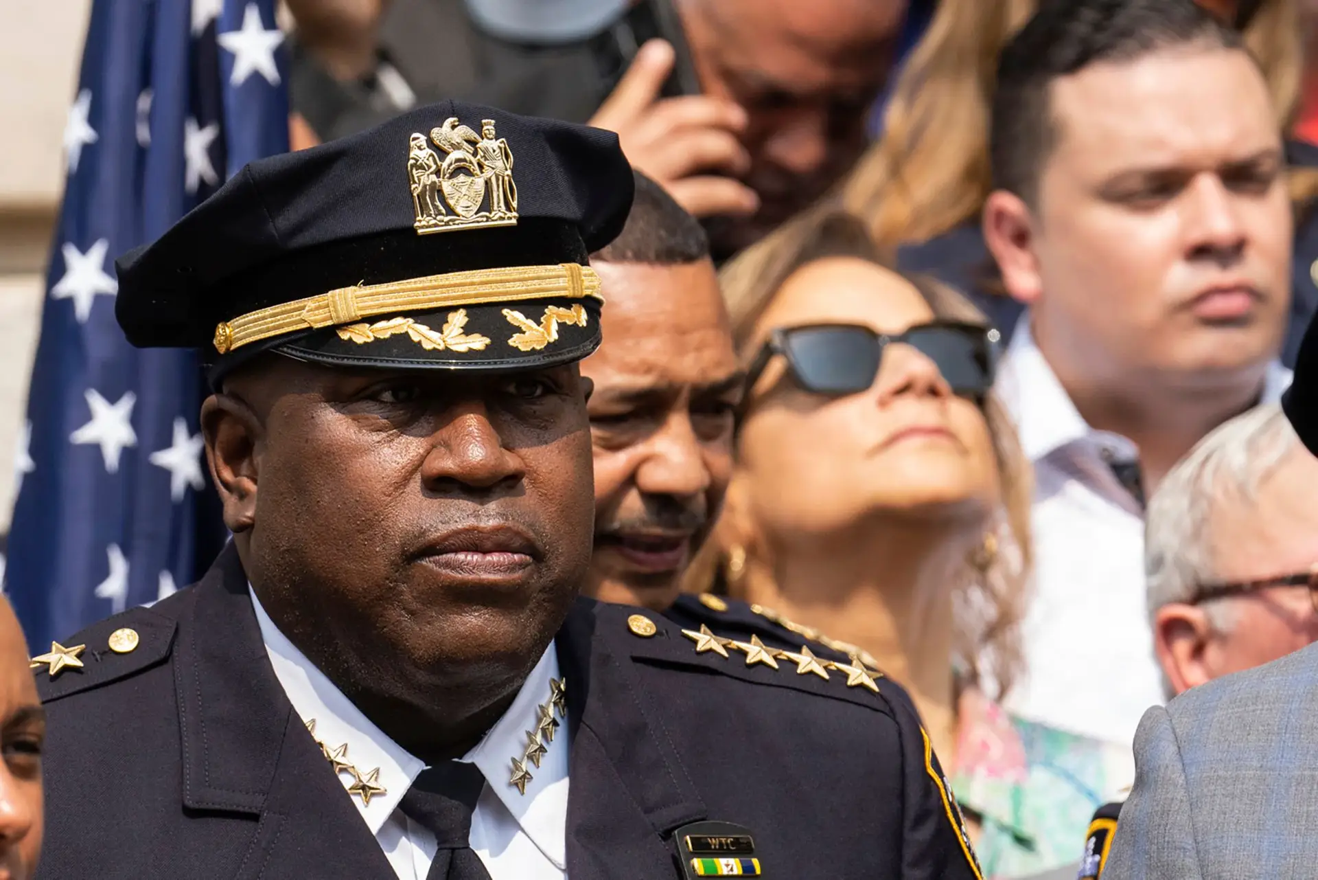 Chefe da polícia de Nova Iorque demite-se após acusações de assédio e abusos sexuais