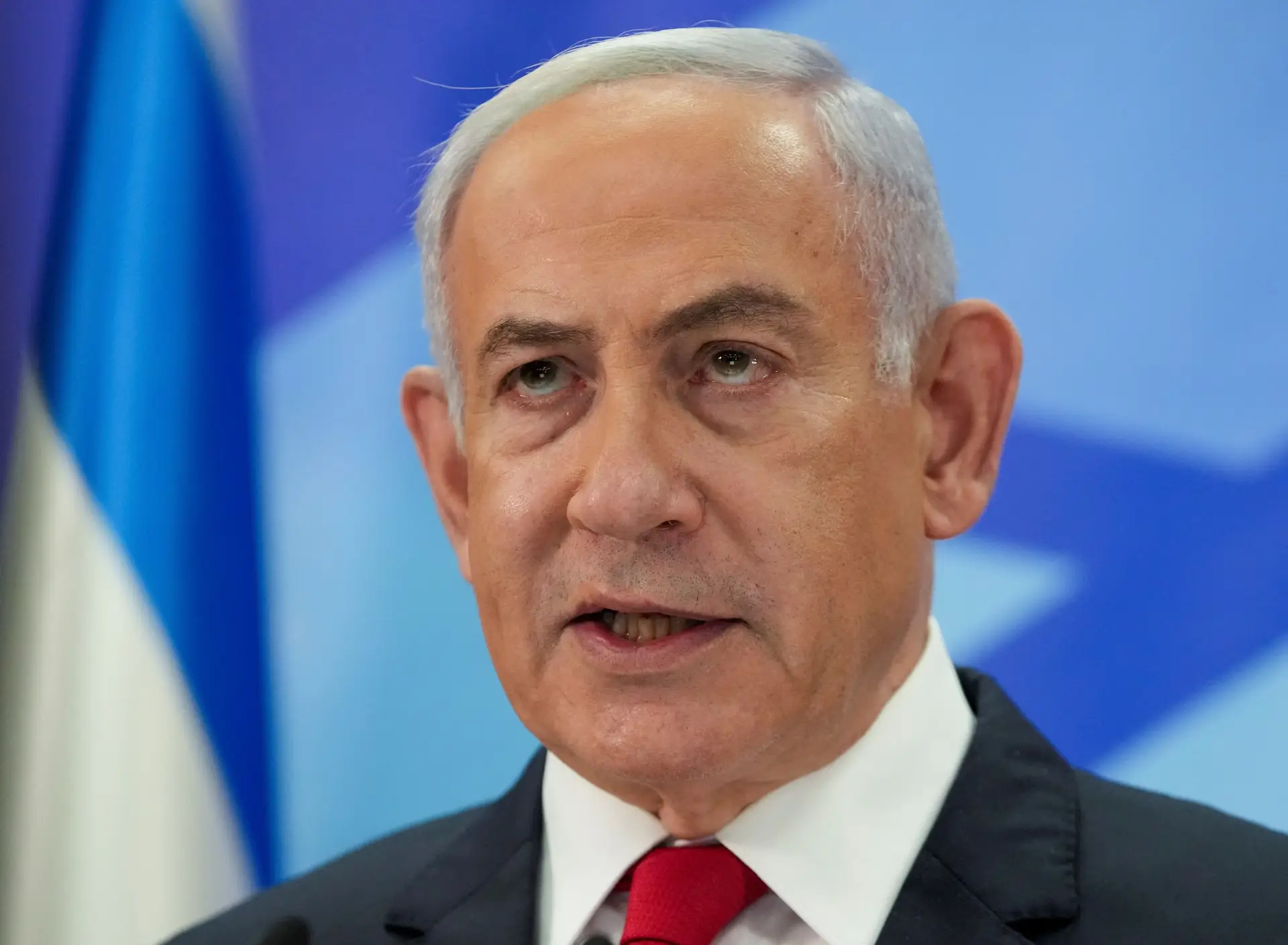 Israel mobiliza dezenas de milhares de reservistas