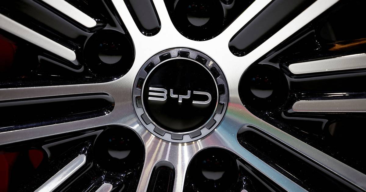 BYD ultrapassa Tesla em vendas com subida de 23% no ano passado