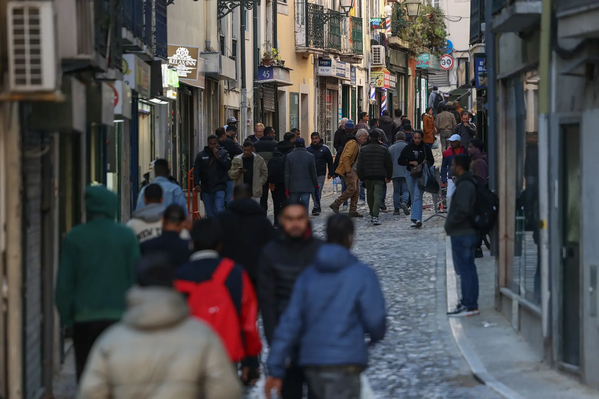 Ajuste de contas ligado a tráfico de droga pode ter levado ao tiroteio na Rua do Benformoso