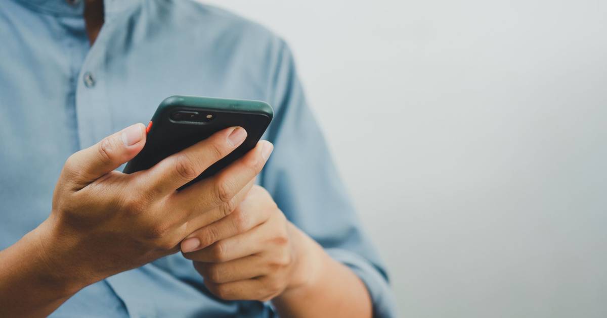 Parlamento Europeu quer proibir aplicações que criam imagens falsas de nudez com IA