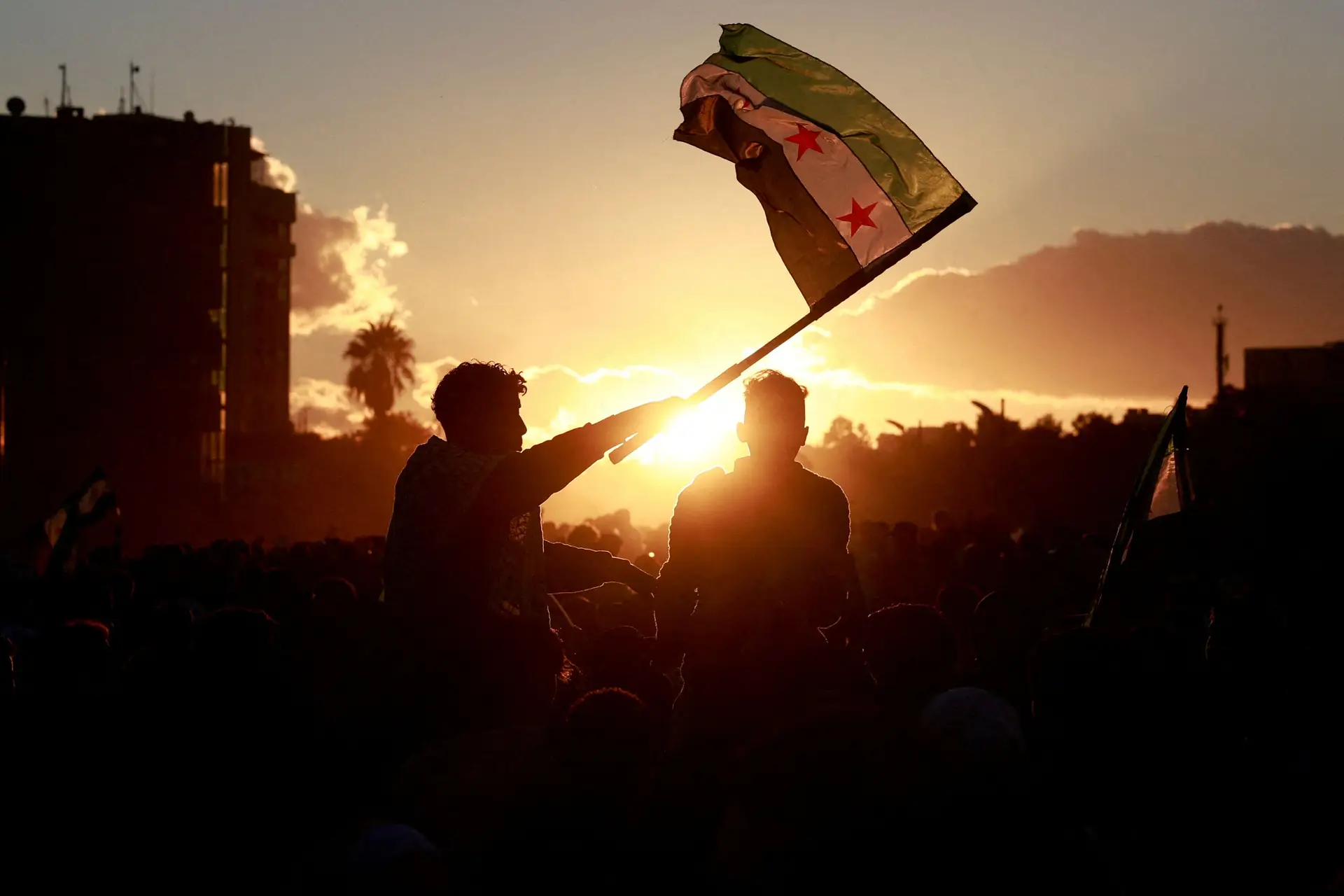 Síria pós-Assad: porque vive o país uma nova onda de violência?