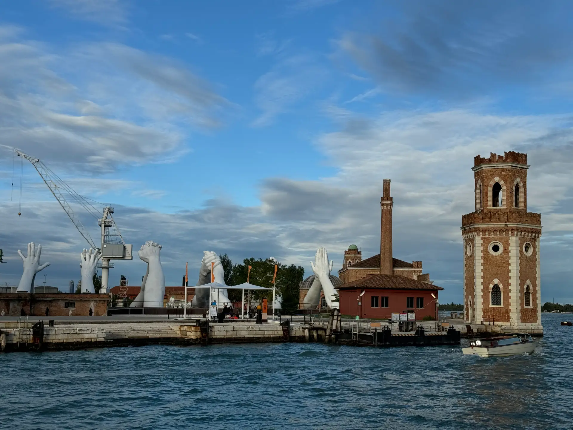 Ser estrangeiro, viver Veneza: uma viagem pela bienal de arte mais antiga do mundo