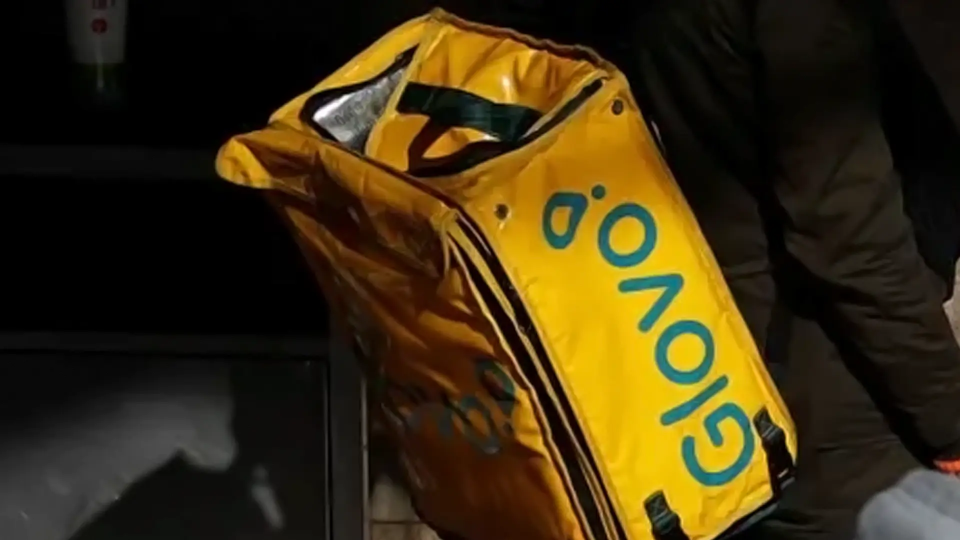 Bruxelas multa Glovo e Delivery Hero em 329 milhões de euros por cartelização