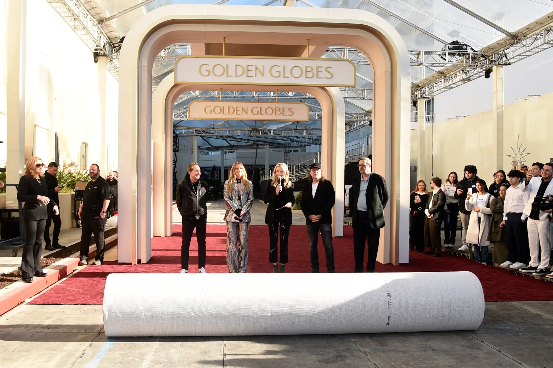 Elton John e Salma Hayek na lista de apresentadores dos Globos de Ouro