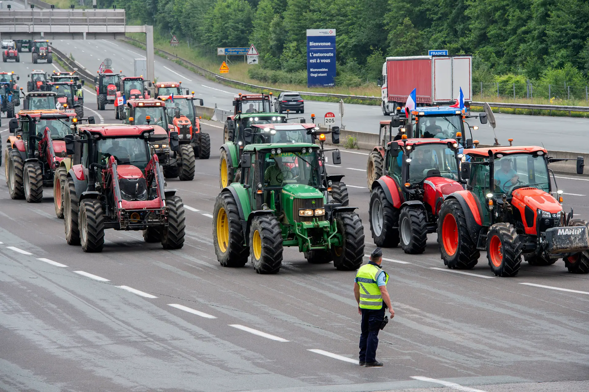 Agricultores franceses rumam a Paris e admitem bloqueios a partir de segunda-feira