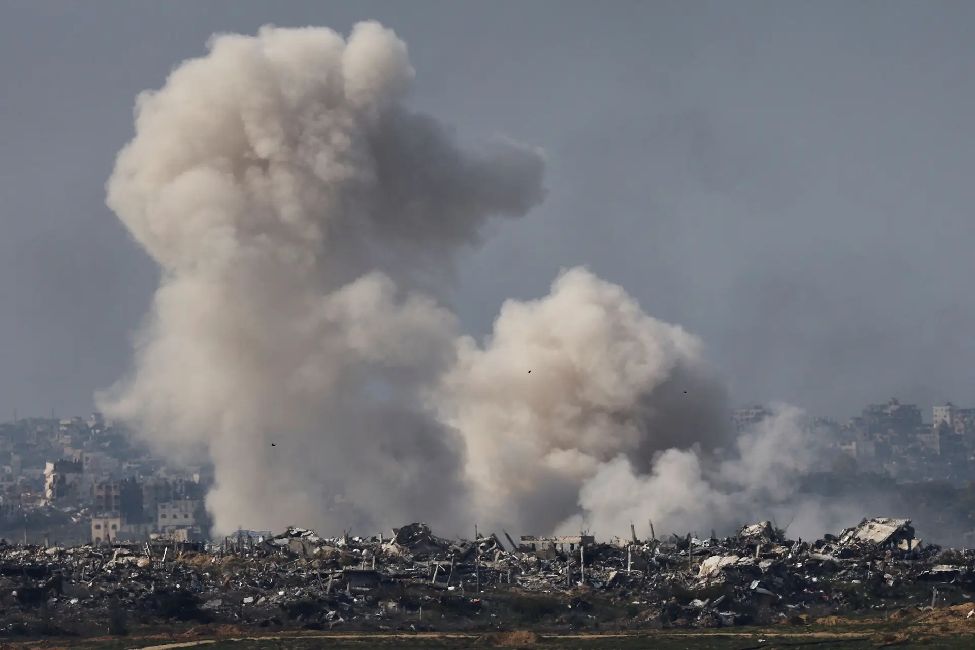 Exército israelita mata 25 palestinianos na Faixa de Gaza