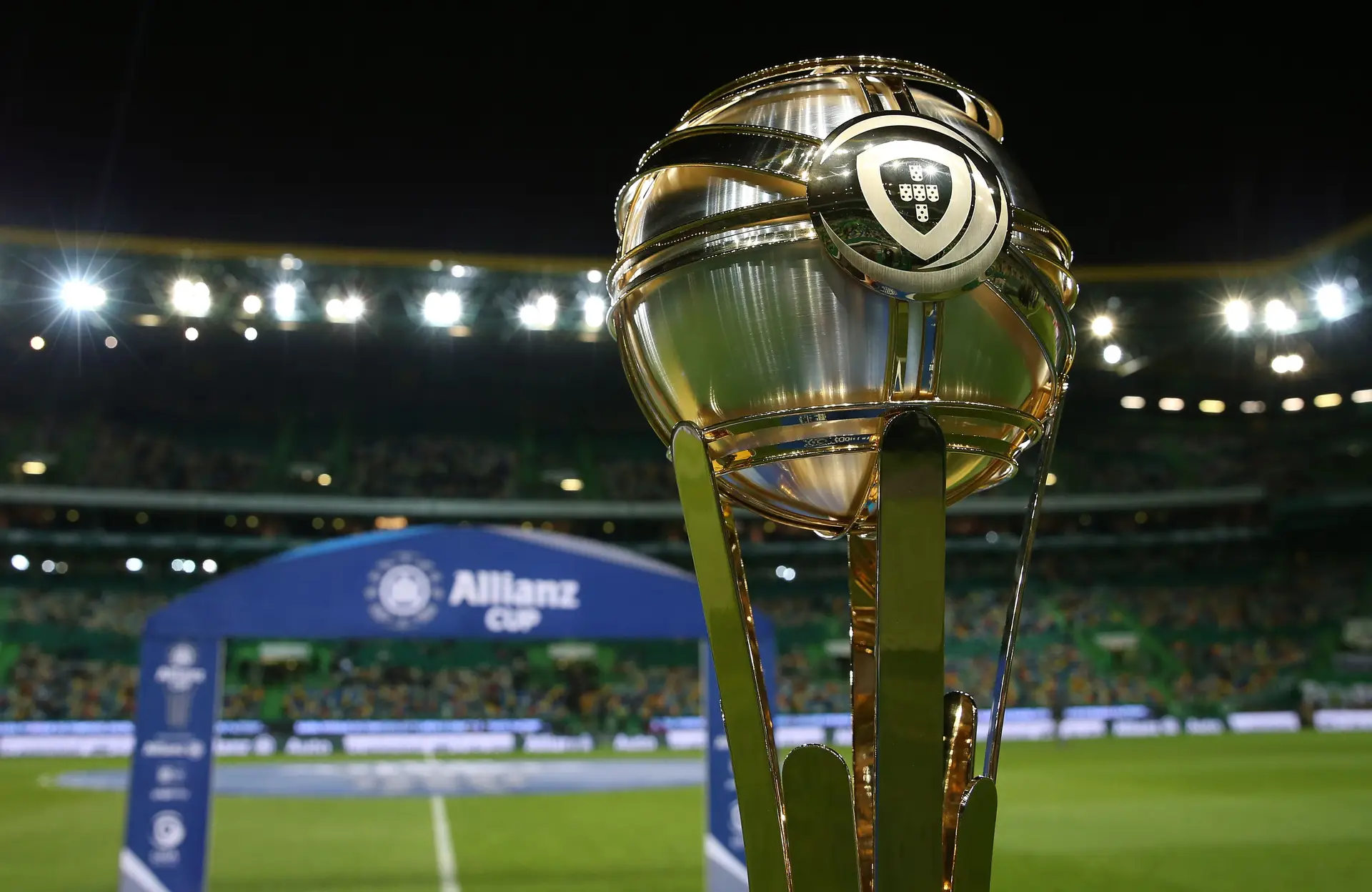Quatro adeptos impedidos de assistirem à final da Taça da Liga