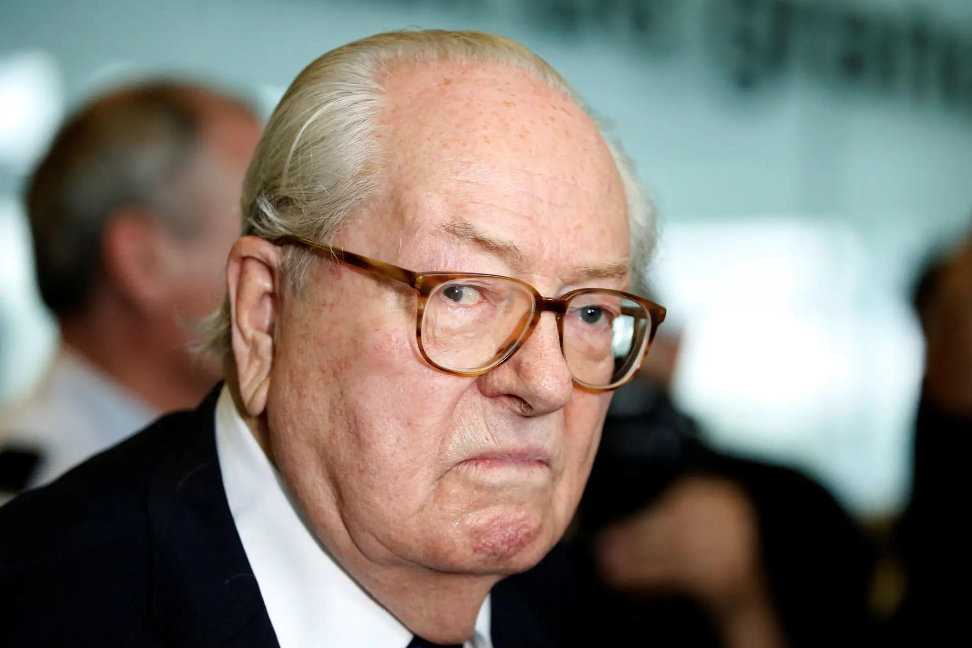 300.000 euro respingono la giustizia dell'UE al processo del padre di Le Penn per evitare di tornare al Parlamento europeo