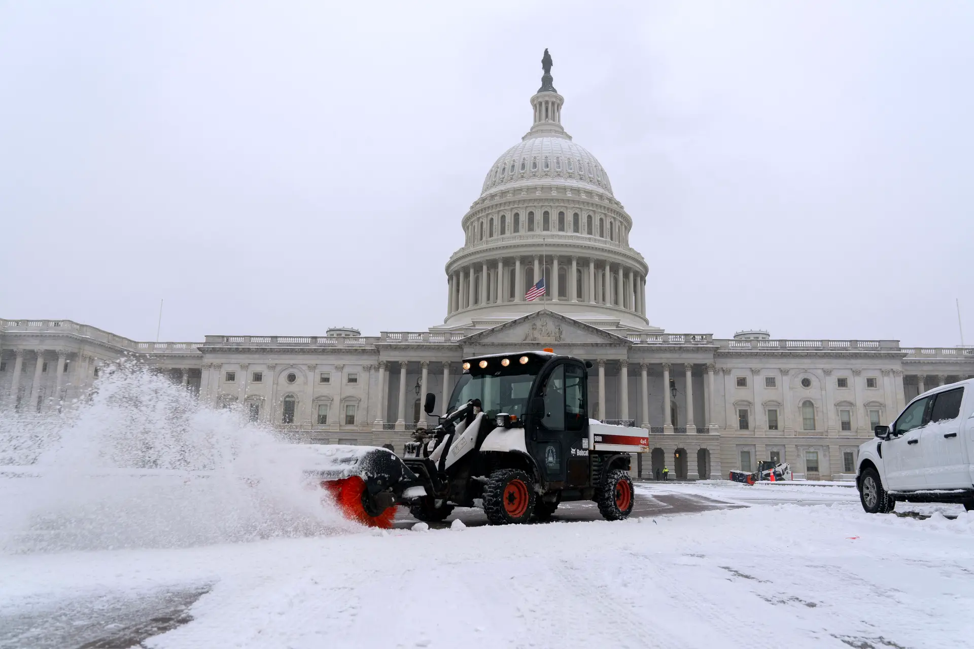 Tempestade de neve cancelou milhares de voos e já causou cinco mortos nos Estados Unidos