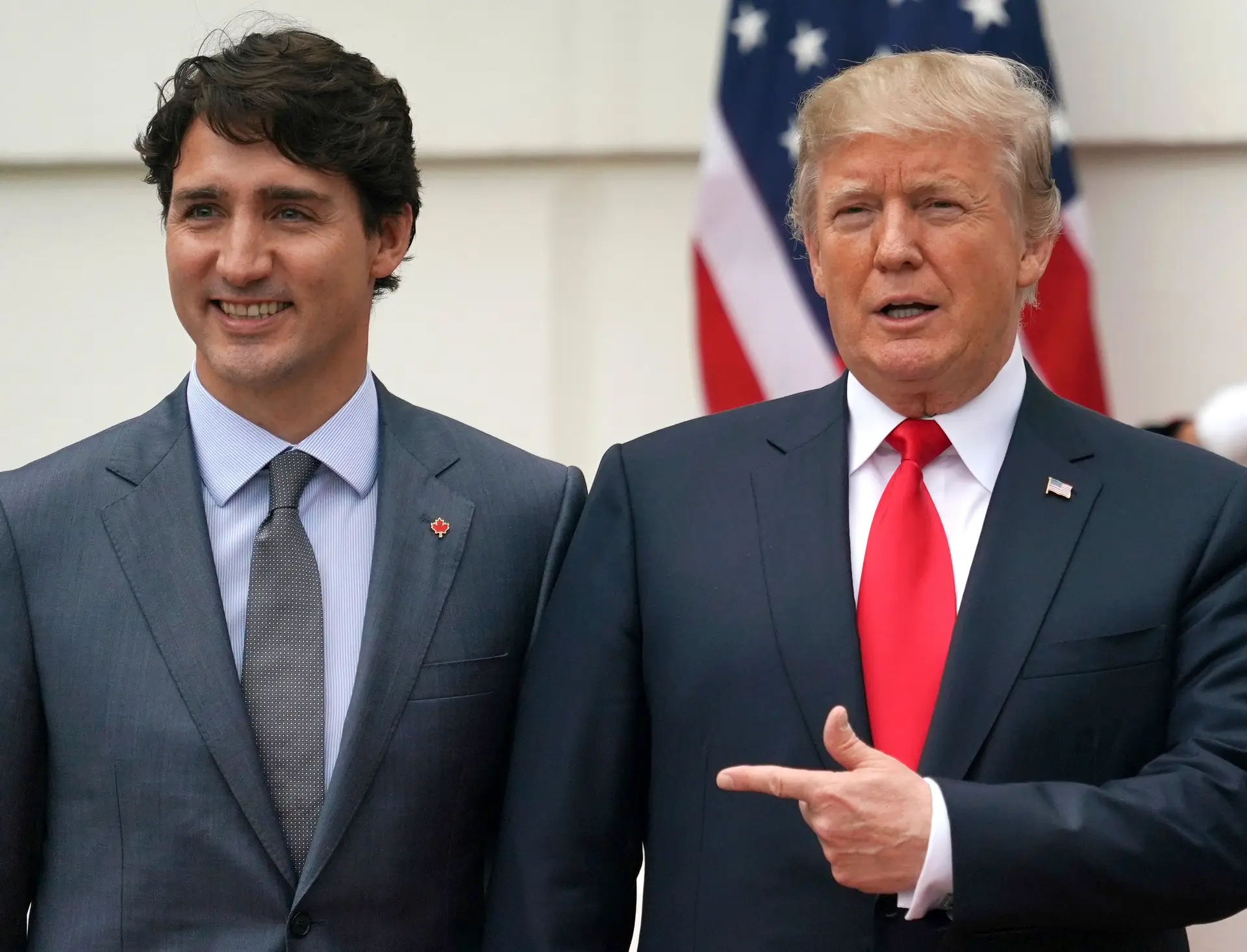 Estados Unidos suspendem aplicação de tarifas ao Canadá por 30 dias
