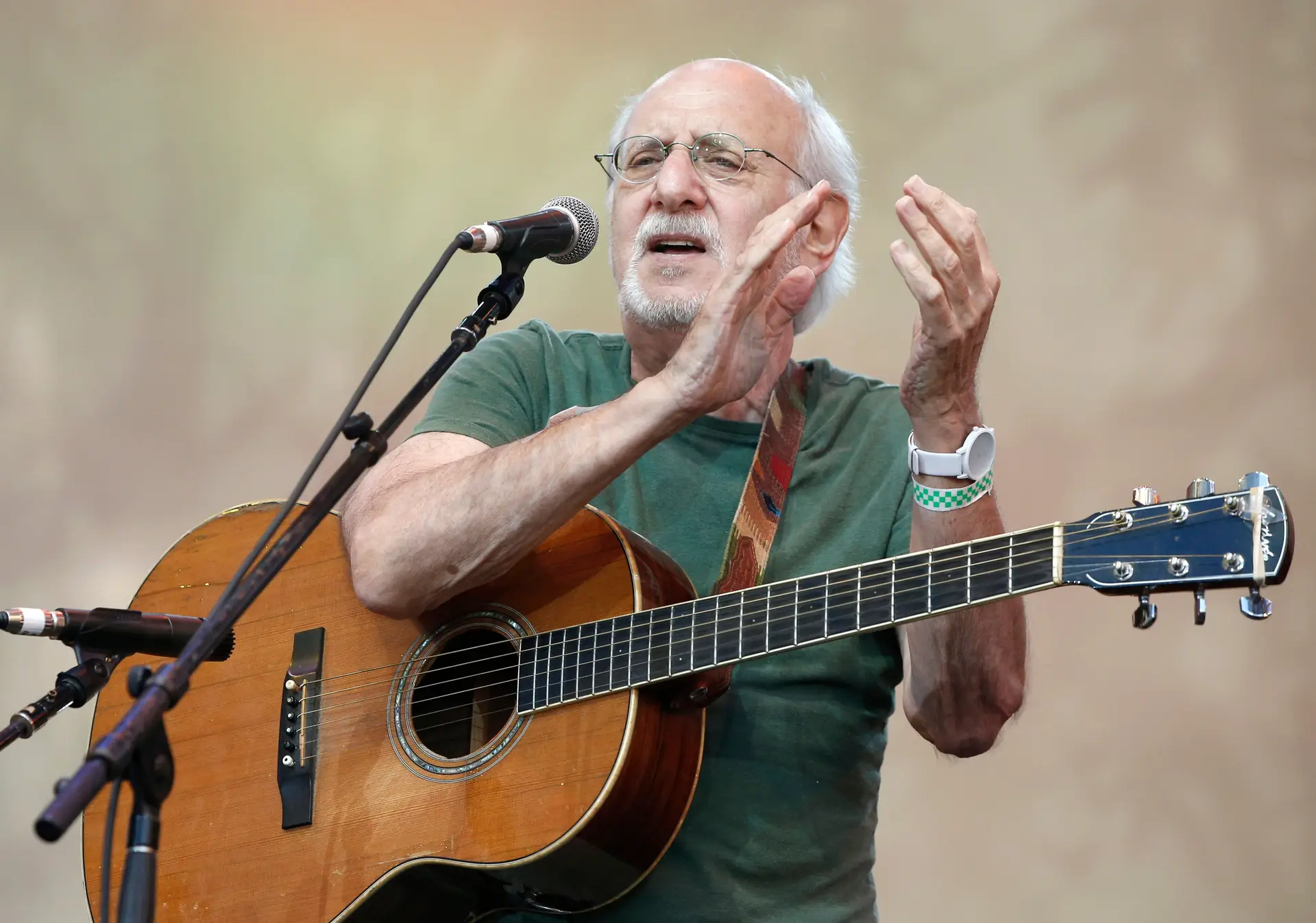 Morreu o músico Peter Yarrow que integrou trio folk Peter, Paul and Mary