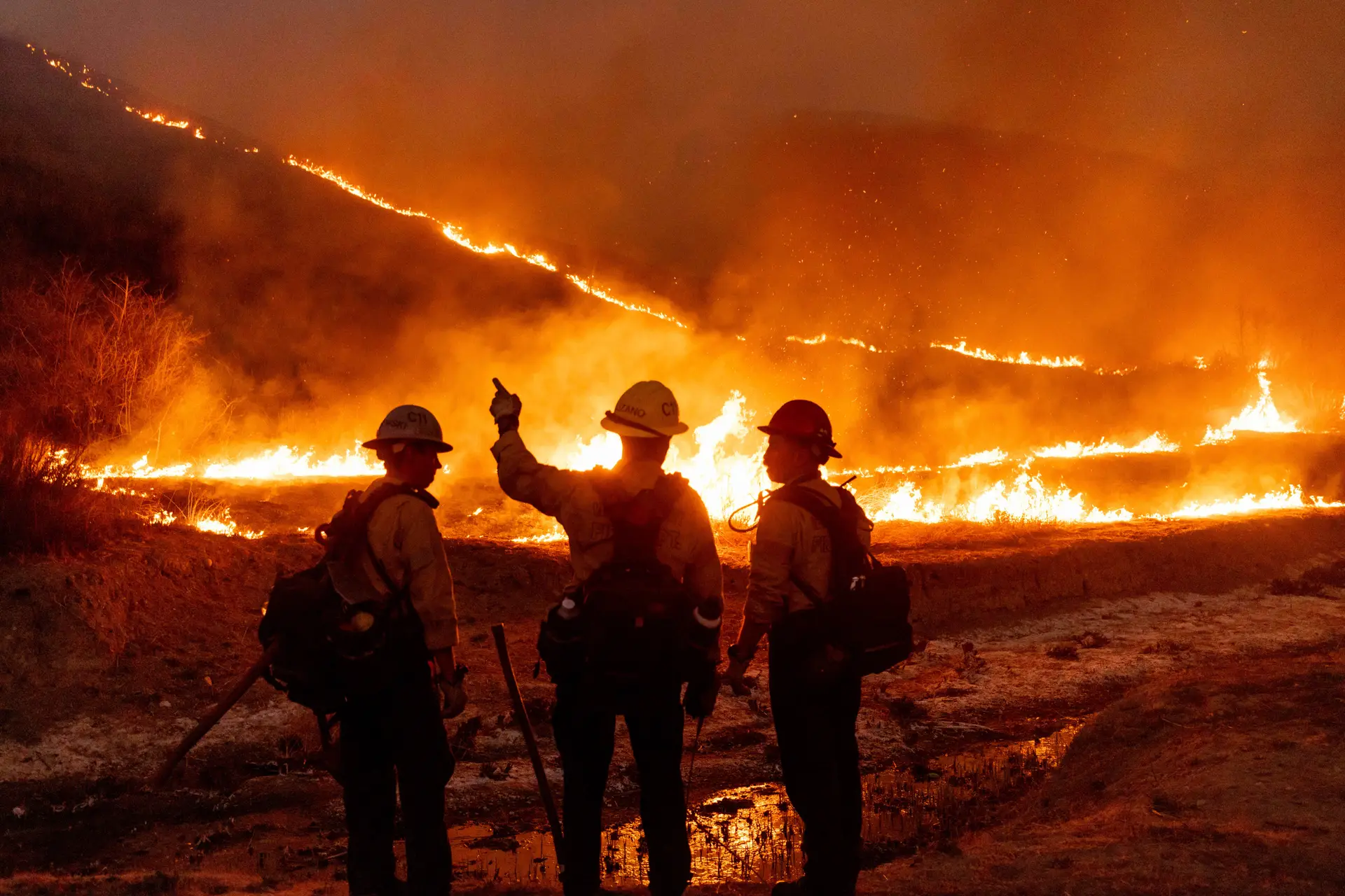 Novo incêndio atinge Los Angeles, número de mortos aumenta