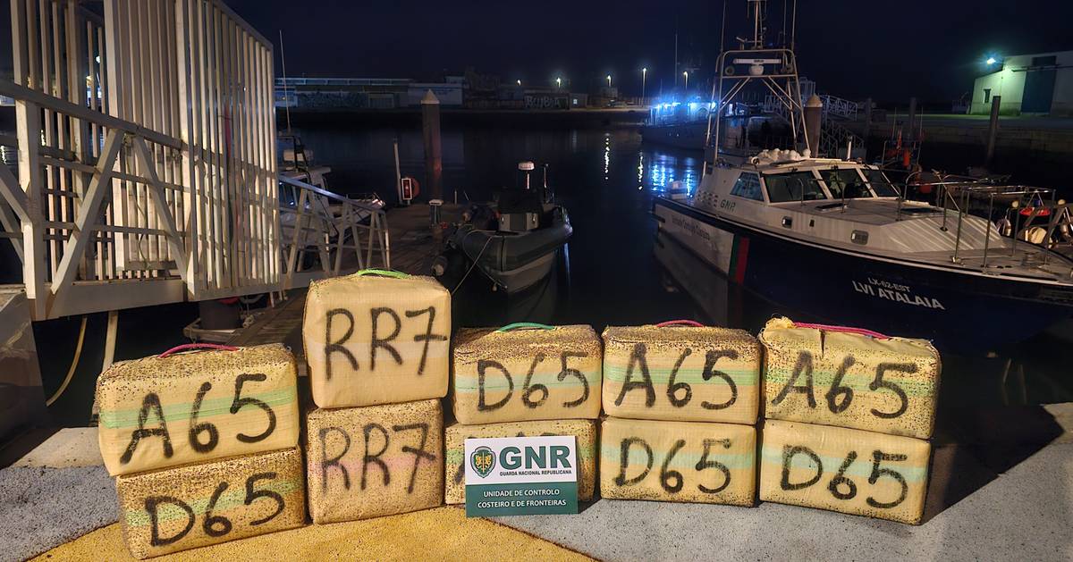 GNR apreende cerca de meia tonelada de haxixe ao largo do Algarve