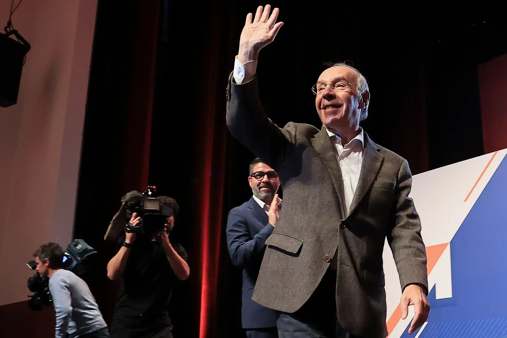 Marques Mendes apresenta candidatura em Fafe "sem convites" a personalidades do PSD
