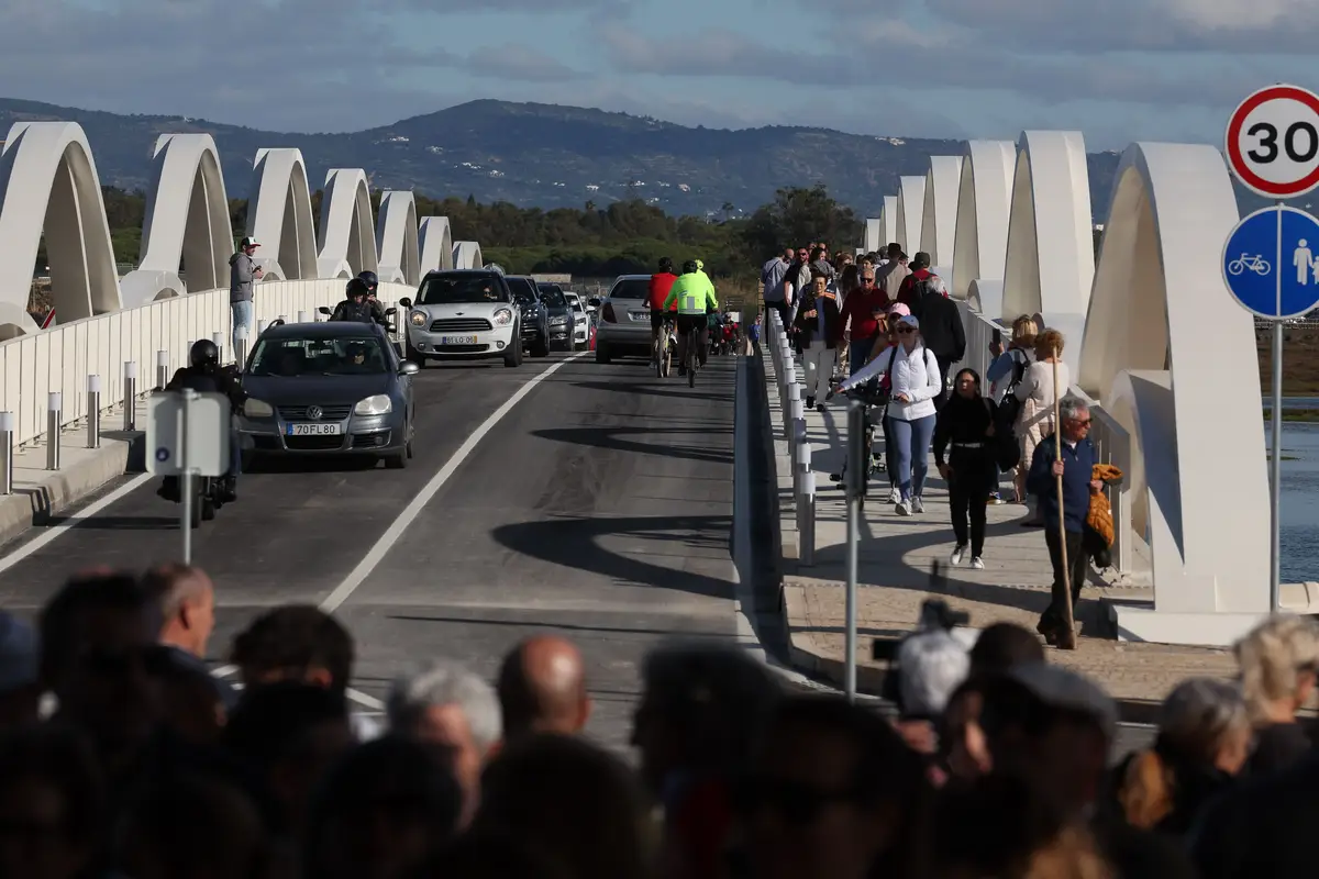 Ao fim de 17 anos e 8,5 milhões de euros depois, nova ponte de Faro foi ...