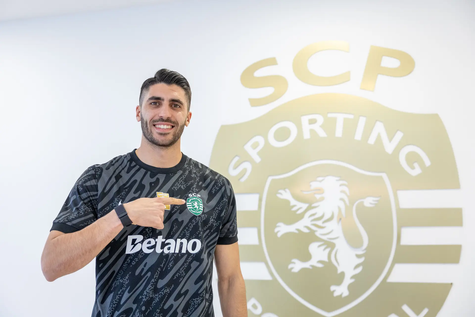 Oficial: guarda-redes Rui Silva é reforço do Sporting