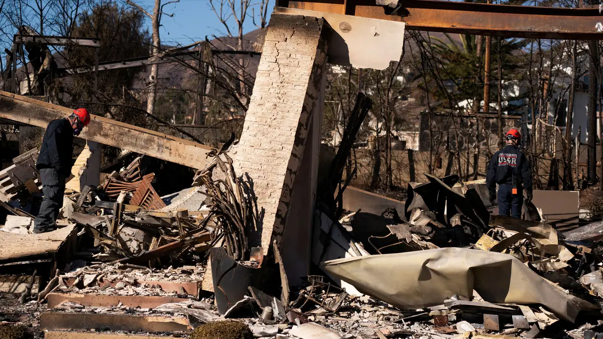 Os destroços deixados pelos incêndios no sul da Califórnia