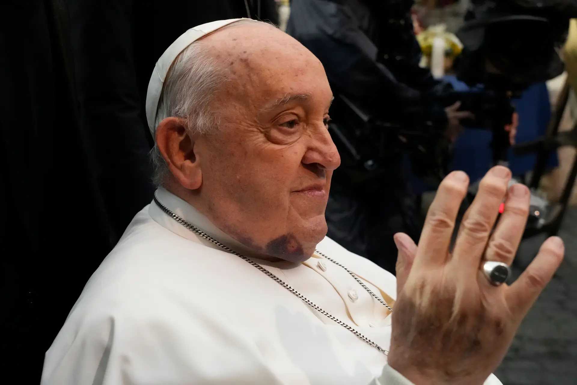Papa descansou bem a noite e mantém-se estável, diz Vaticano