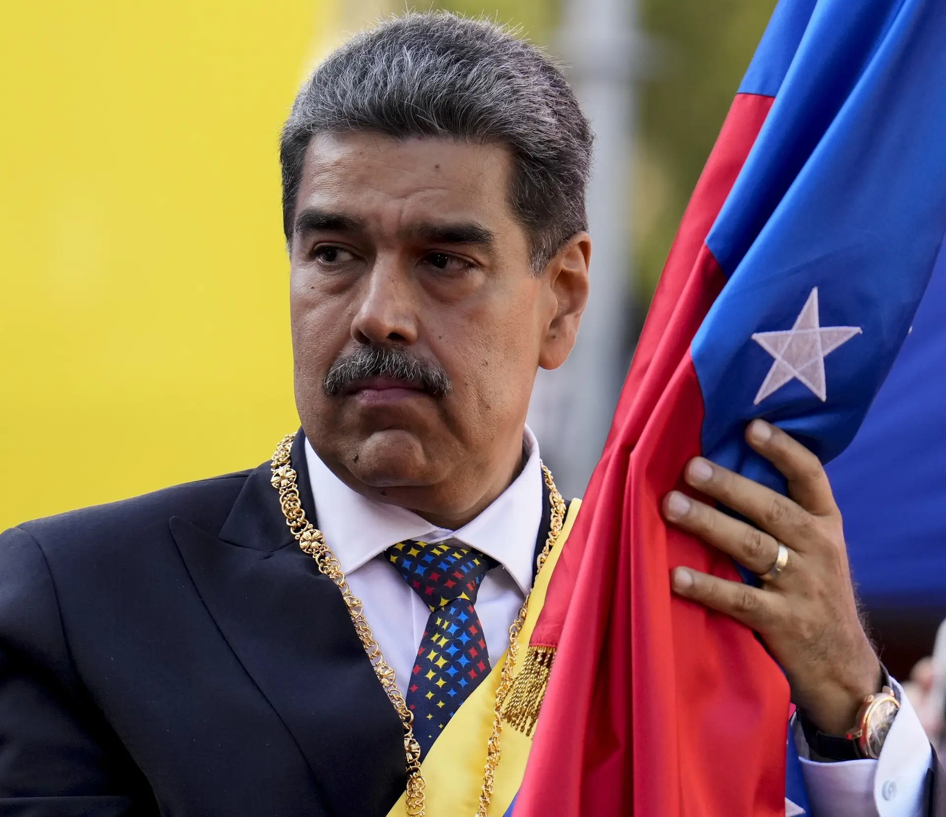 Há quem defenda os Maduros deste mundo como heróis, mesmo sabendo o que fazem aos seus
