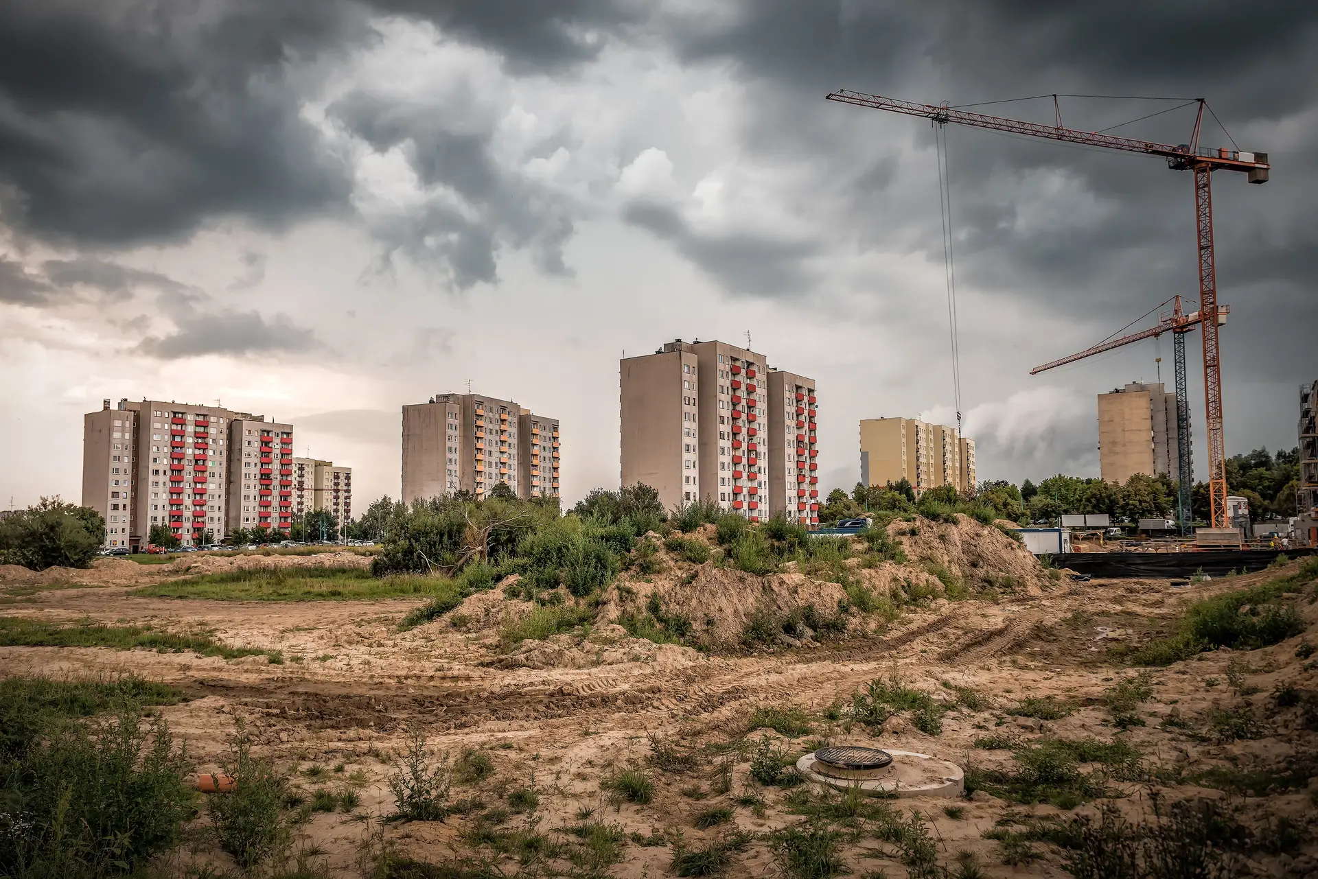 ¿Por qué hay miles de casas para distribuir a las familias pobres?