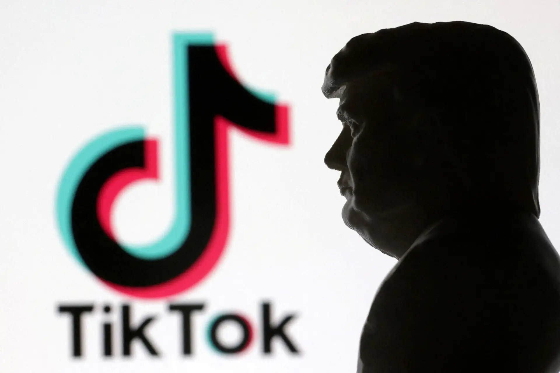 Trump agenda reunião para decidir futuro do TikTok nos EUA